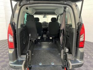 3-Seat-Peugeot-Partner-WAV