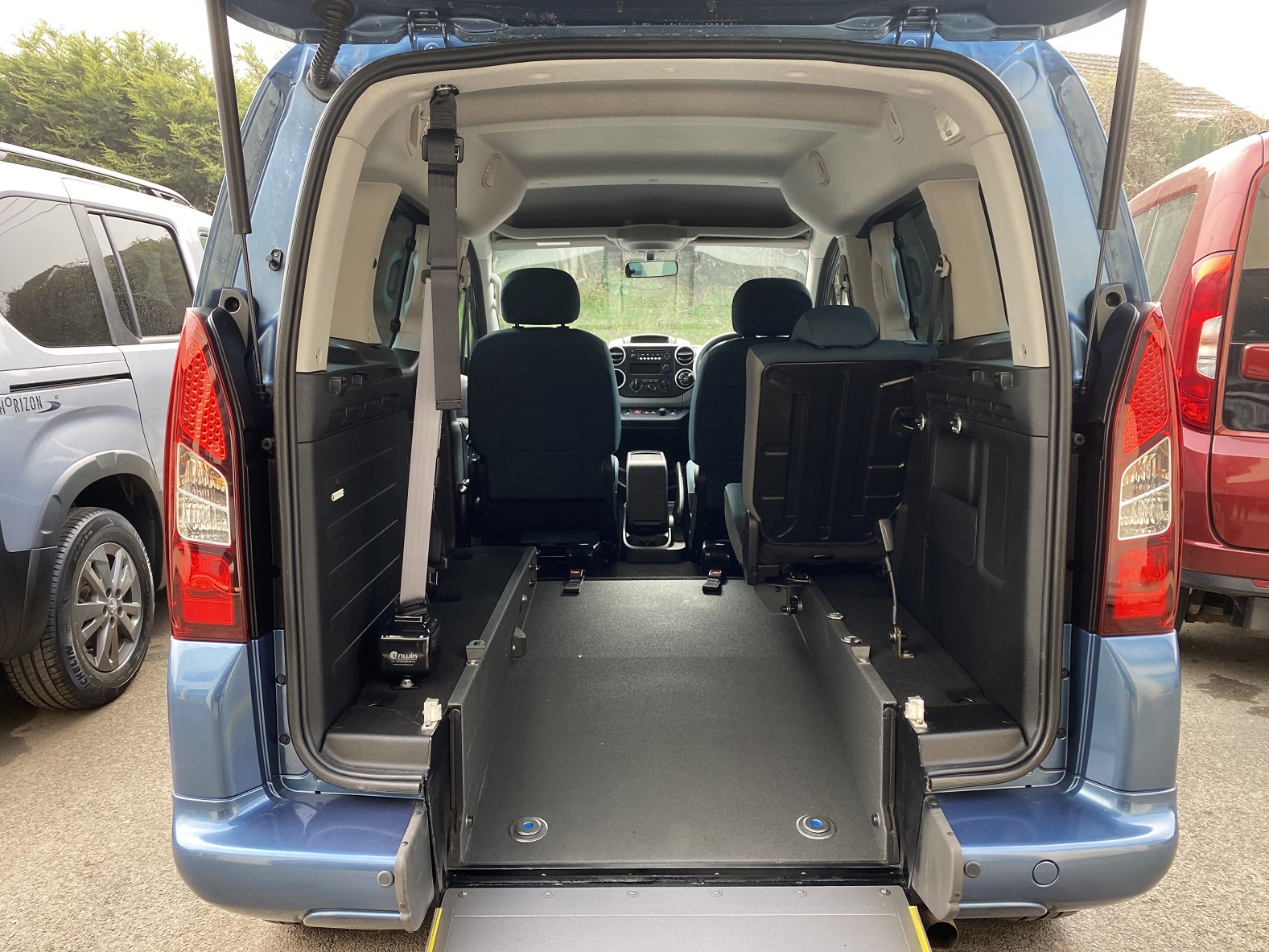 Used WAV Citroen Berlingo Auto 3 Seat Disabled Access WAV Cars For Sale Bristol Wheelchair Accessible Vehicles Used For Sale Somerset Devon Dorset Bath WA19 ARF 11