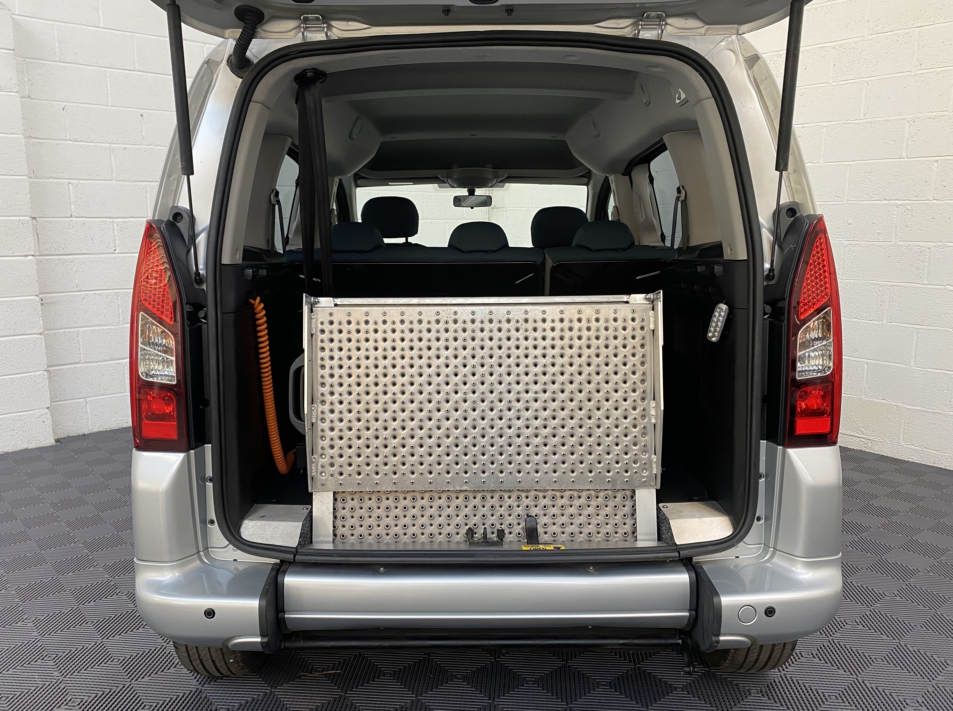 Used Citroen Berlingo Multispace 5 Seat Automatic WAV Cars For Sale Bristol Wheelchair Accessible Vehicles Used For Sale Somerset Devon Dorset Bath NK67 CNX 5
