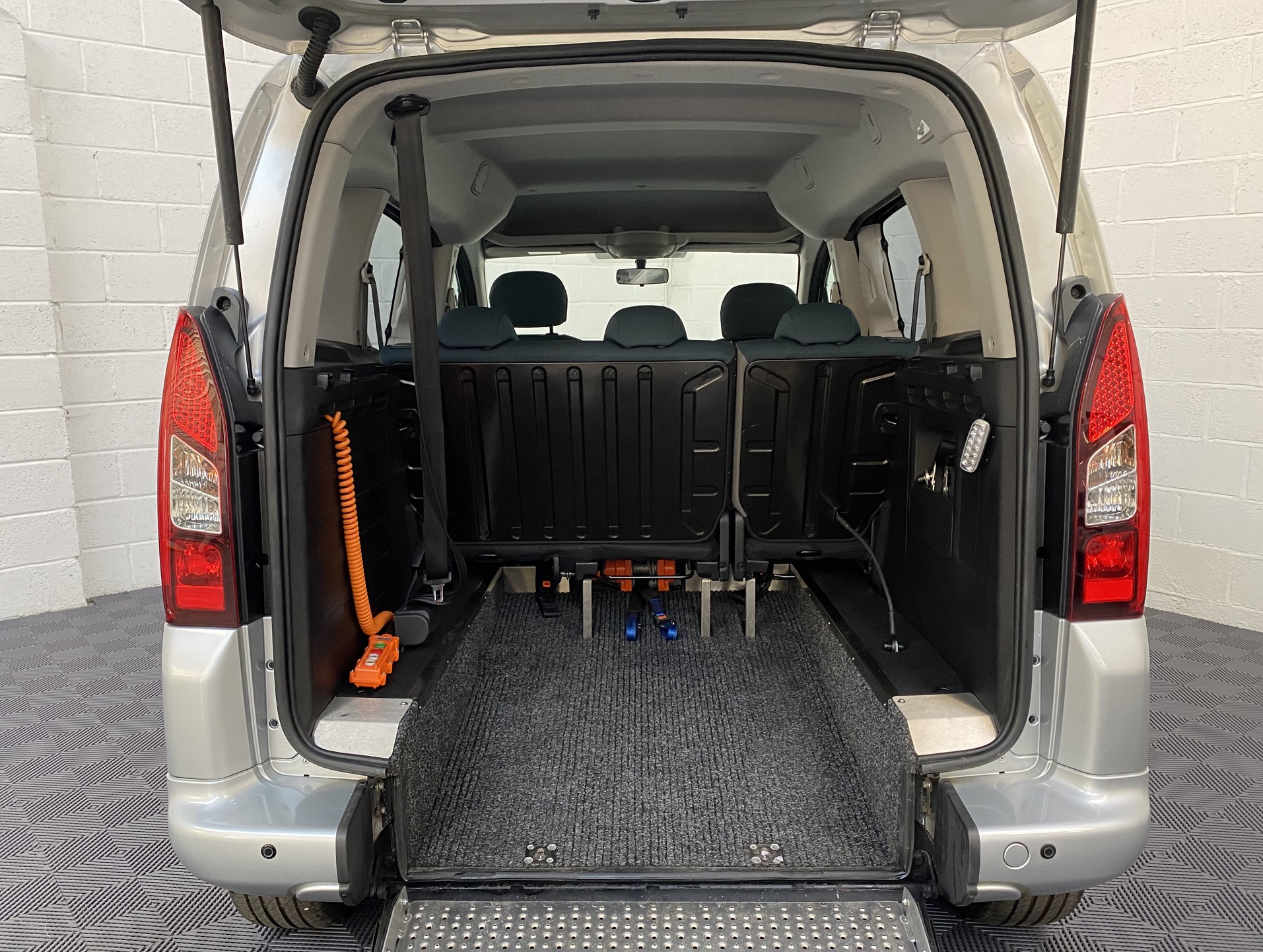 Used Citroen Berlingo Multispace 5 Seat Automatic WAV Cars For Sale Bristol Wheelchair Accessible Vehicles Used For Sale Somerset Devon Dorset Bath NK67 CNX 8