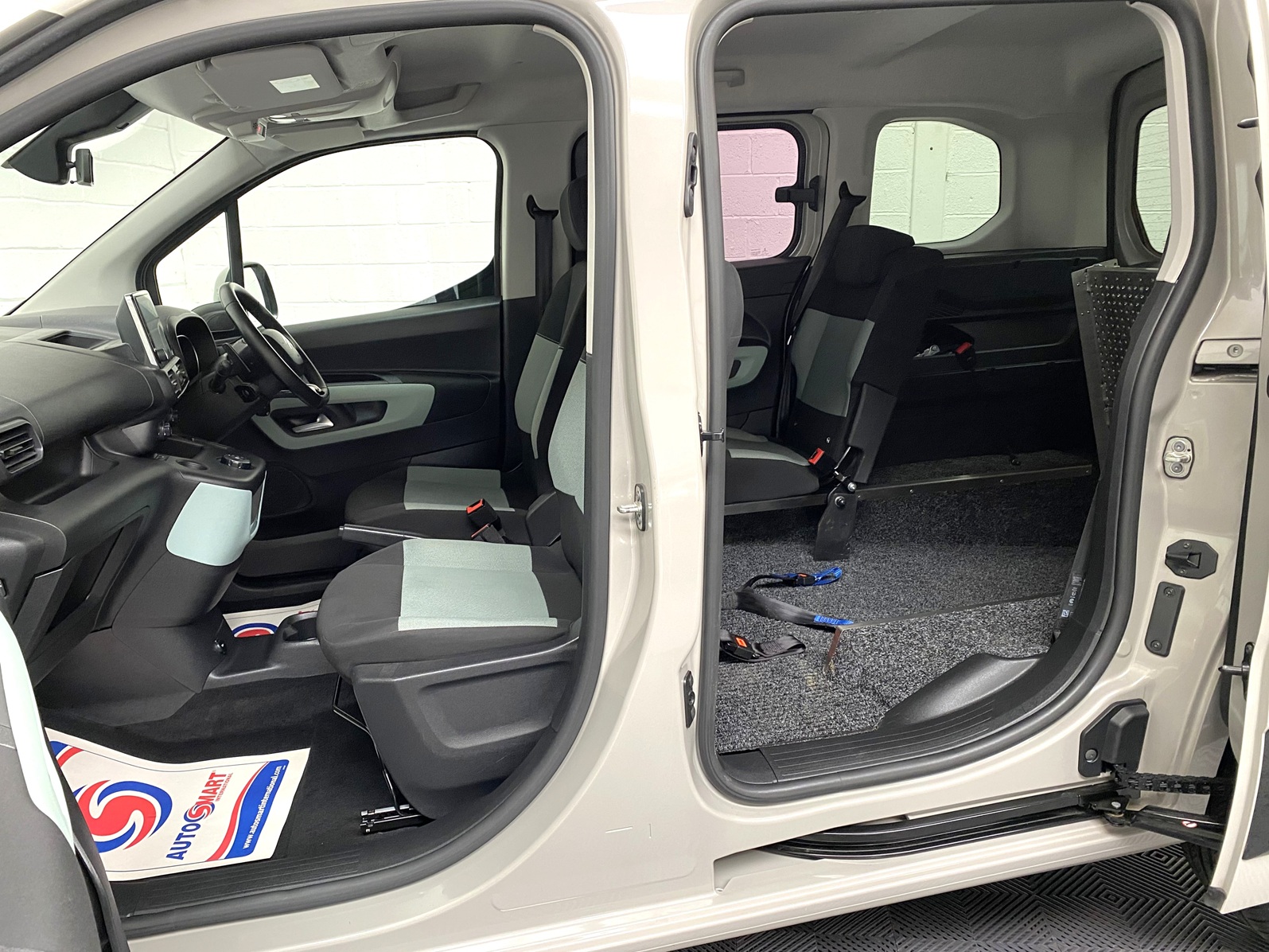 Citroen Berlingo Automatic WAV Vehicle NG69 VPL (15) Used WAV Automatic Citroen Berlingo 3 Seat Disabled Access WAV Cars For Sale Bristol Wheelchair Accessible Vehicles Used For Sale Somerset Devon Dorset Bath NG69 VPL 15