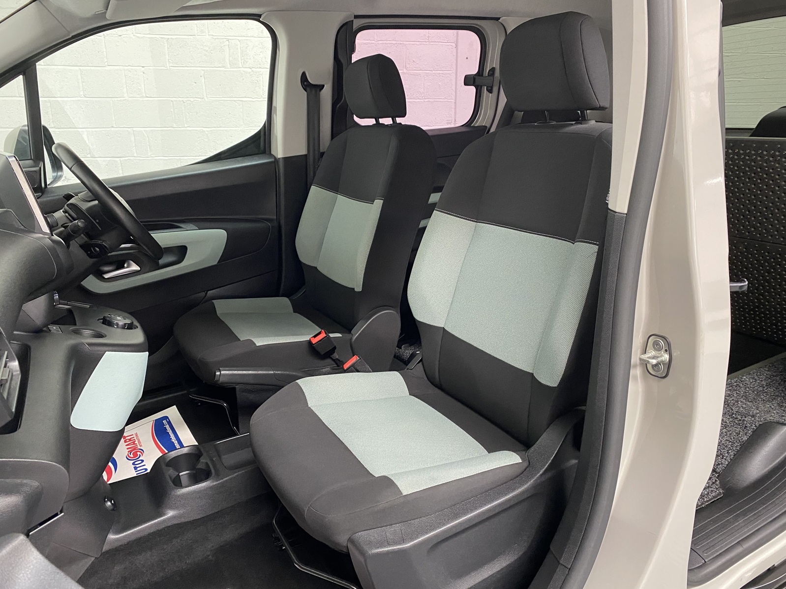 Citroen Berlingo Automatic WAV Vehicle NG69 VPL (16) Used WAV Automatic Citroen Berlingo 3 Seat Disabled Access WAV Cars For Sale Bristol Wheelchair Accessible Vehicles Used For Sale Somerset Devon Dorset Bath NG69 VPL 16