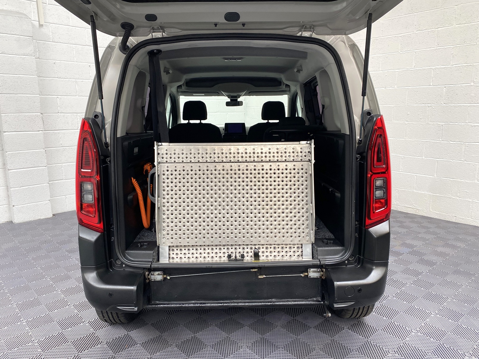 Citroen Berlingo Automatic WAV Vehicle NG69 VPL (5) Used WAV Automatic Citroen Berlingo 3 Seat Disabled Access WAV Cars For Sale Bristol Wheelchair Accessible Vehicles Used For Sale Somerset Devon Dorset Bath NG69 VPL 5