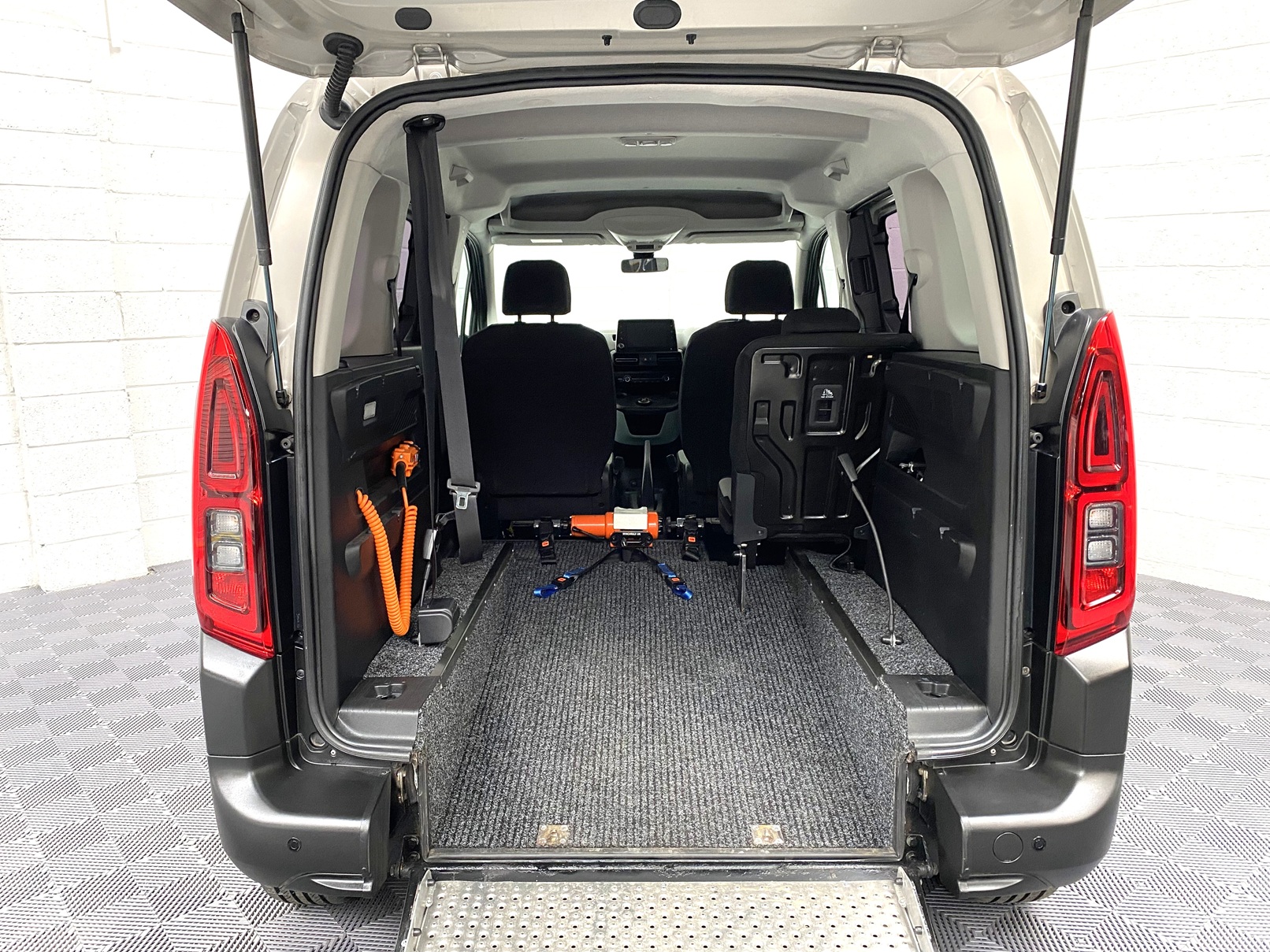 Citroen Berlingo Automatic WAV Vehicle NG69 VPL (7) Used WAV Automatic Citroen Berlingo 3 Seat Disabled Access WAV Cars For Sale Bristol Wheelchair Accessible Vehicles Used For Sale Somerset Devon Dorset Bath NG69 VPL 7