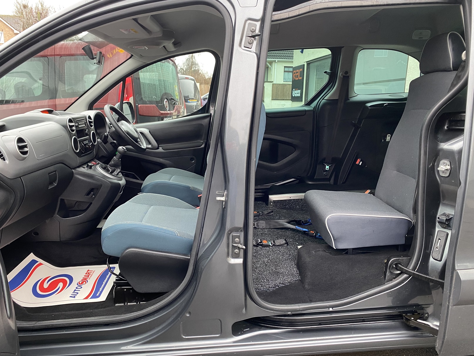 Citroen Berlingo WAV NK17 DTX (14) Used WAV Citreon Berlingo Disabled Access WAV Cars For Sale Bristol Wheelchair Accessible Vehicles Used For Sale Somerset Devon Dorset Bath NK17 DTX 14