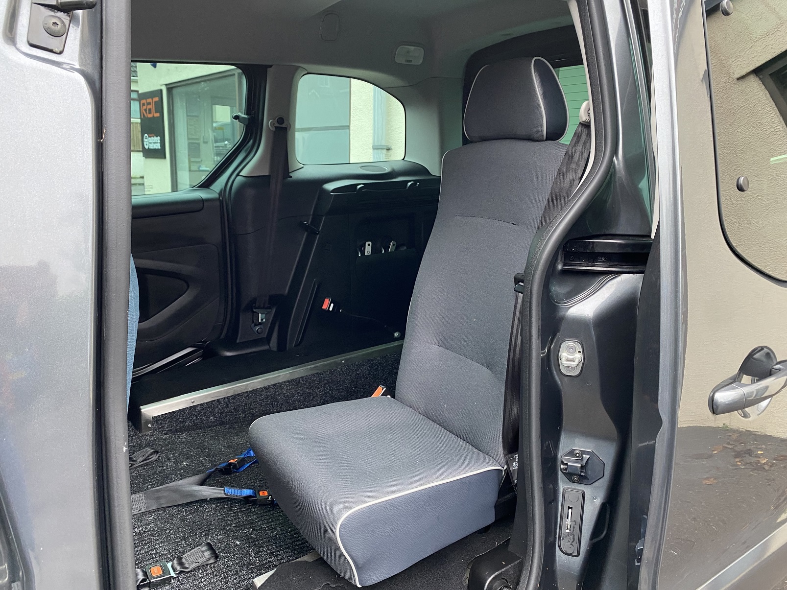 Citroen Berlingo WAV NK17 DTX (15) Used WAV Citreon Berlingo Disabled Access WAV Cars For Sale Bristol Wheelchair Accessible Vehicles Used For Sale Somerset Devon Dorset Bath NK17 DTX 15