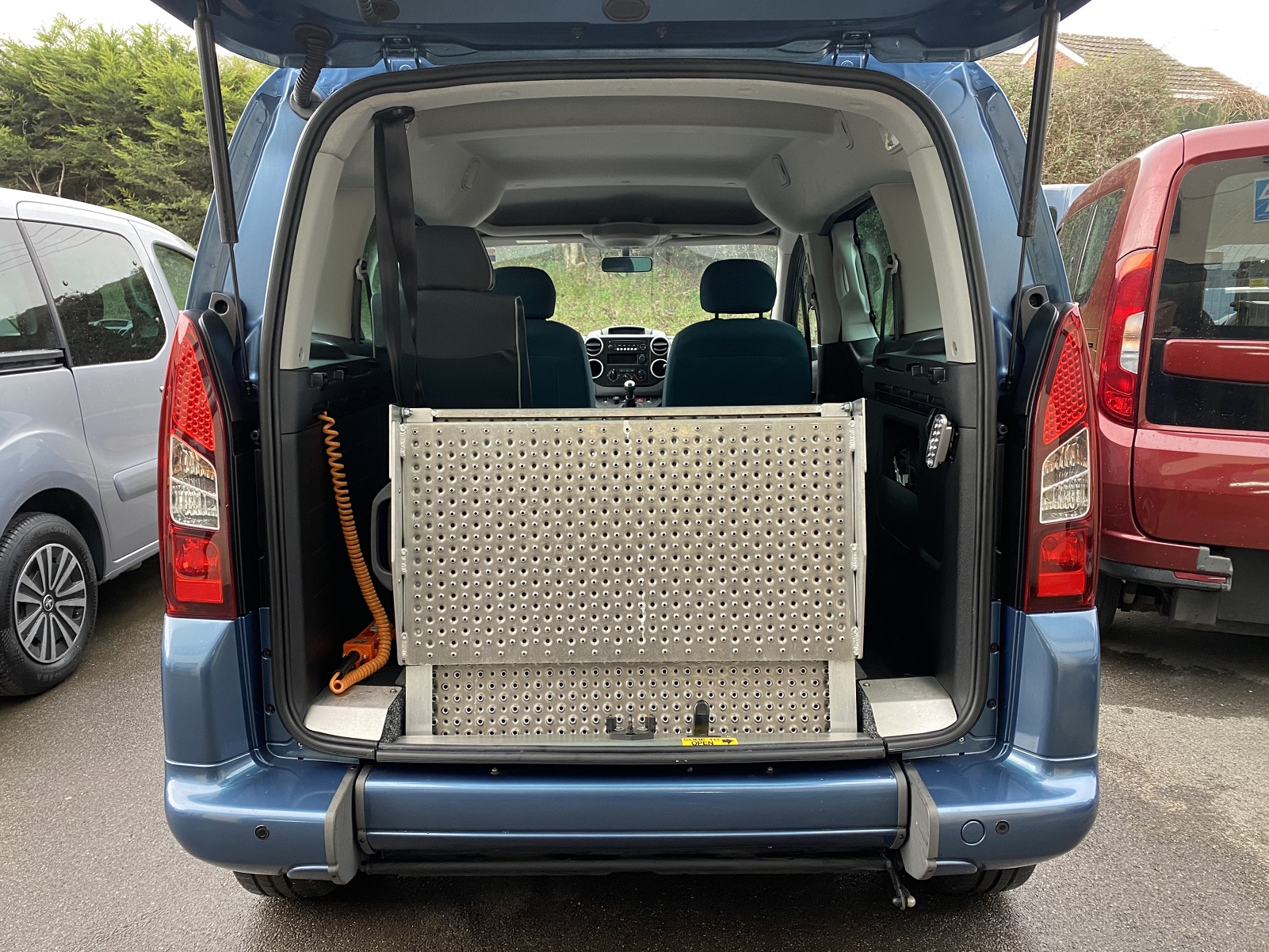 Citroen Berlingo WAv NK68 BNB (17) Used WAV Citroen Berlingo 3 Seat Disabled Access WAV Cars For Sale Bristol Wheelchair Accessible Vehicles Used For Sale Somerset Devon Dorset Bath NK68 BNB 17