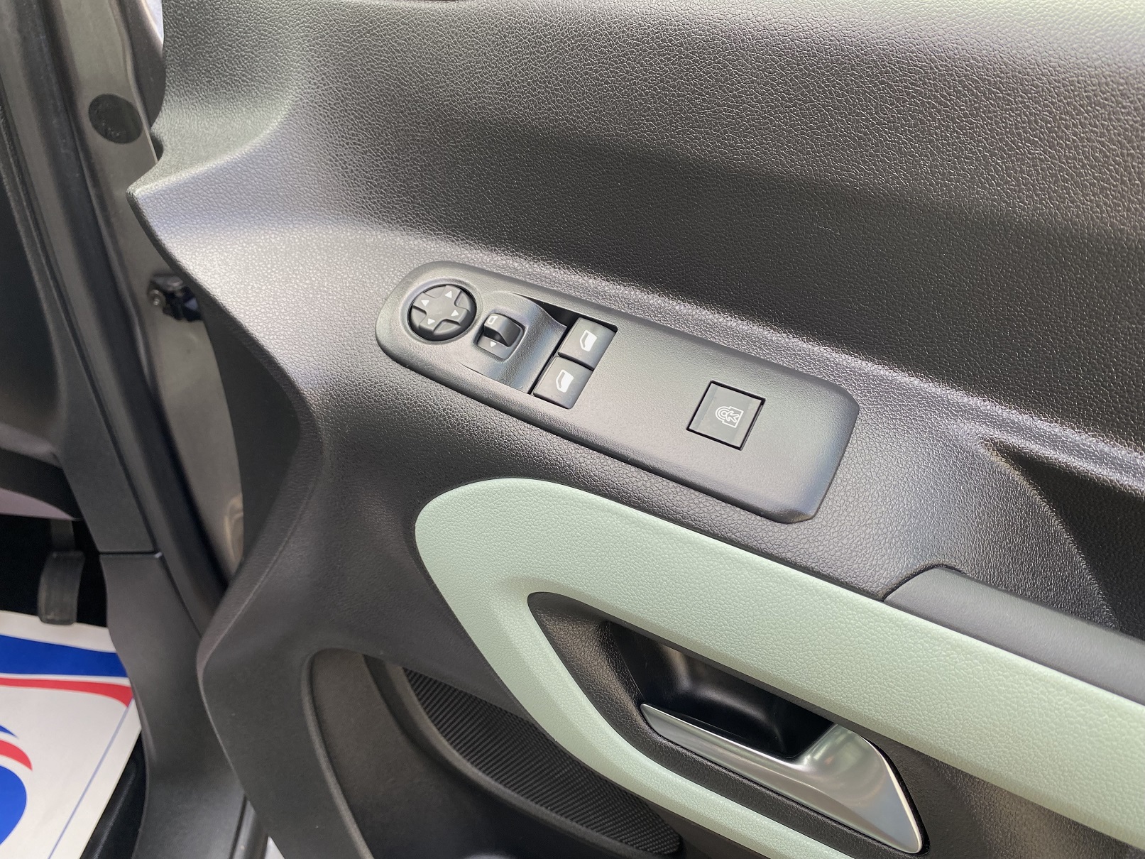 Used WAV Citroen Berlingo Disabled Access WAV Cars For Sale Bristol Wheelchair Accessible Vehicles Used For Sale Somerset Devon Dorset Bath NK70 BKO 12