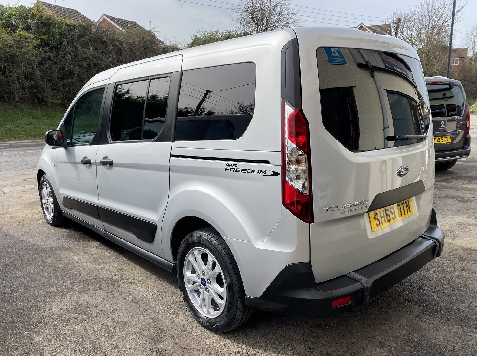 Ford Grand Tourneo Connect WAV Vehicle SH69 DTN (4) Used WAV Ford Grand Tourneo Connect 5 Seat Disabled Access WAV Cars For Sale Bristol Wheelchair Accessible Vehicles Used For Sale Somerset Devon Dorset Bath SH69 DTN 4