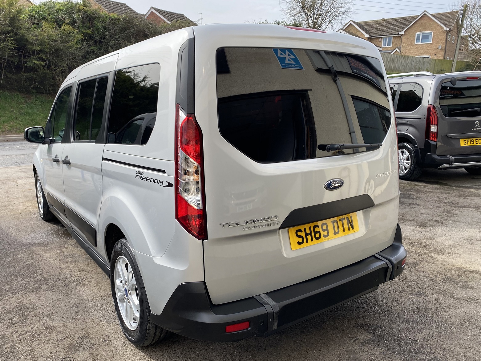 Ford Grand Tourneo Connect WAV Vehicle SH69 DTN (5) Used WAV Ford Grand Tourneo Connect 5 Seat Disabled Access WAV Cars For Sale Bristol Wheelchair Accessible Vehicles Used For Sale Somerset Devon Dorset Bath SH69 DTN 5