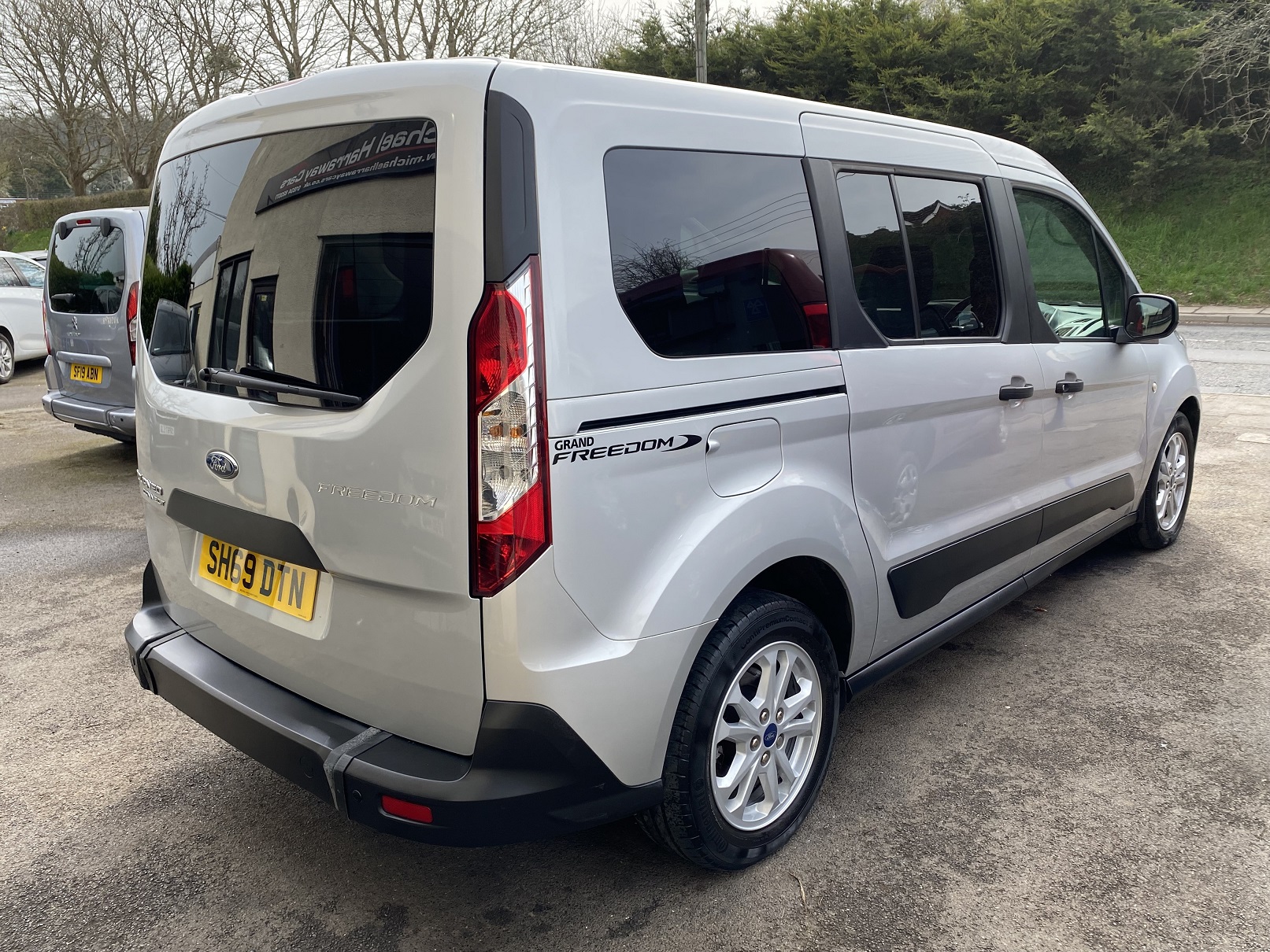 Ford Grand Tourneo Connect WAV Vehicle SH69 DTN (6) Used WAV Ford Grand Tourneo Connect 5 Seat Disabled Access WAV Cars For Sale Bristol Wheelchair Accessible Vehicles Used For Sale Somerset Devon Dorset Bath SH69 DTN 6