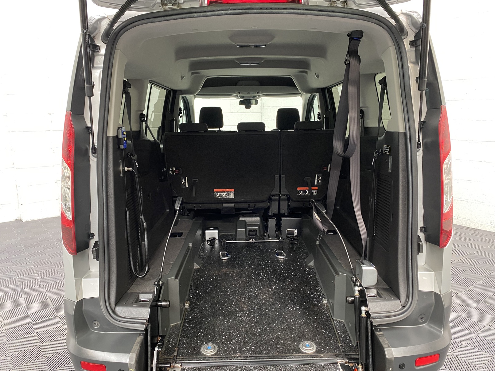 Ford Grand Tourneo WAV SF18 RSY (11) Used WAV Ford Grand Tourneo Connect 5 Seat Disabled Access WAV Cars For Sale Bristol Wheelchair Accessible Vehicles Used For Sale Somerset Devon Dorset Bath SF18 RSY 11