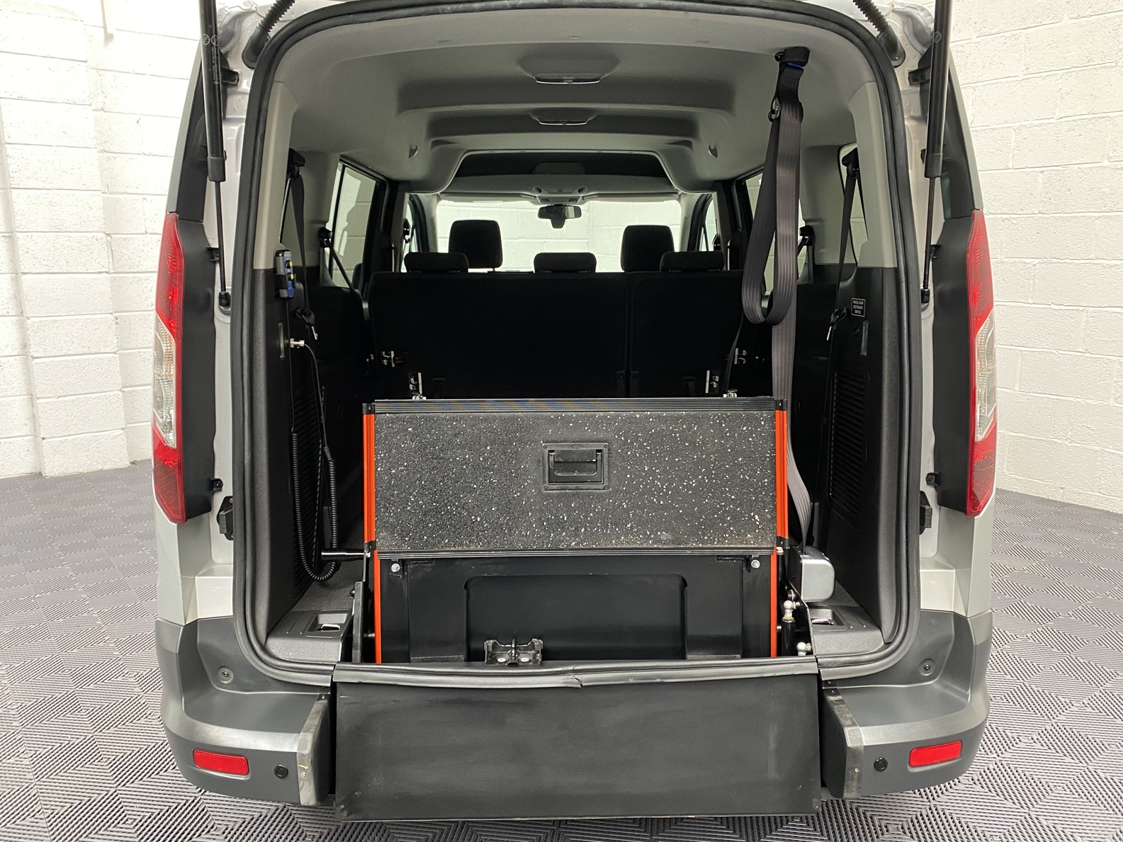 Ford Grand Tourneo WAV SF18 RSY (13) Used WAV Ford Grand Tourneo Connect 5 Seat Disabled Access WAV Cars For Sale Bristol Wheelchair Accessible Vehicles Used For Sale Somerset Devon Dorset Bath SF18 RSY 13