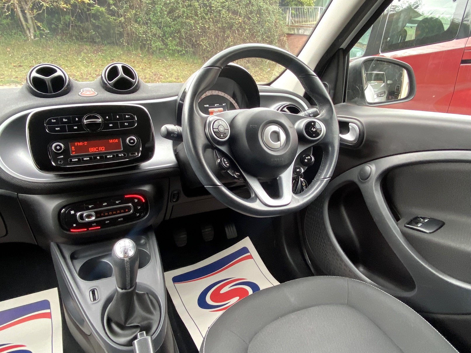 Used Smart Forfour for sale at michael harraway cars in weston super mare KY66 EXX 127