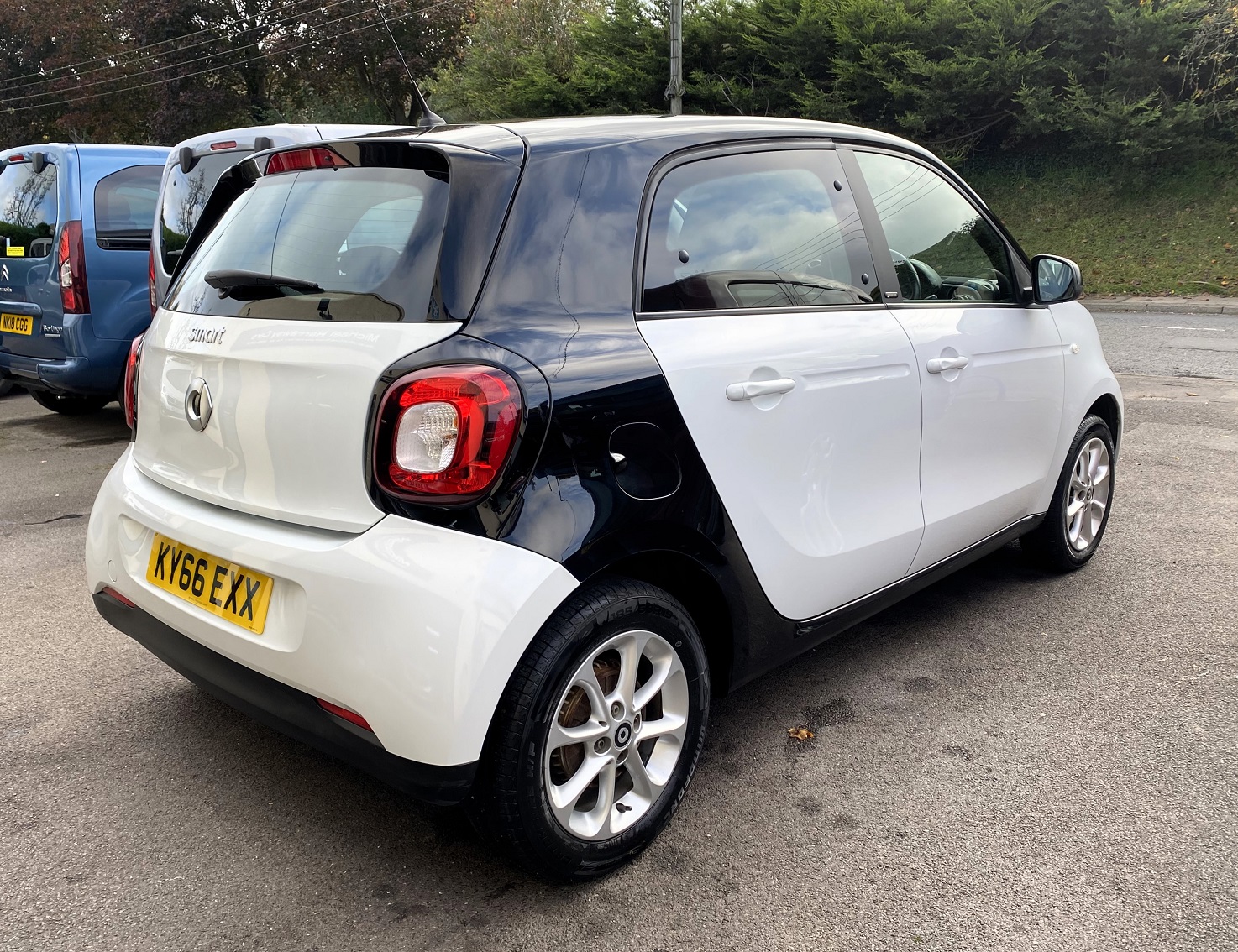 Used Smart Forfour for sale at michael harraway cars in weston super mare KY66 EXX 4