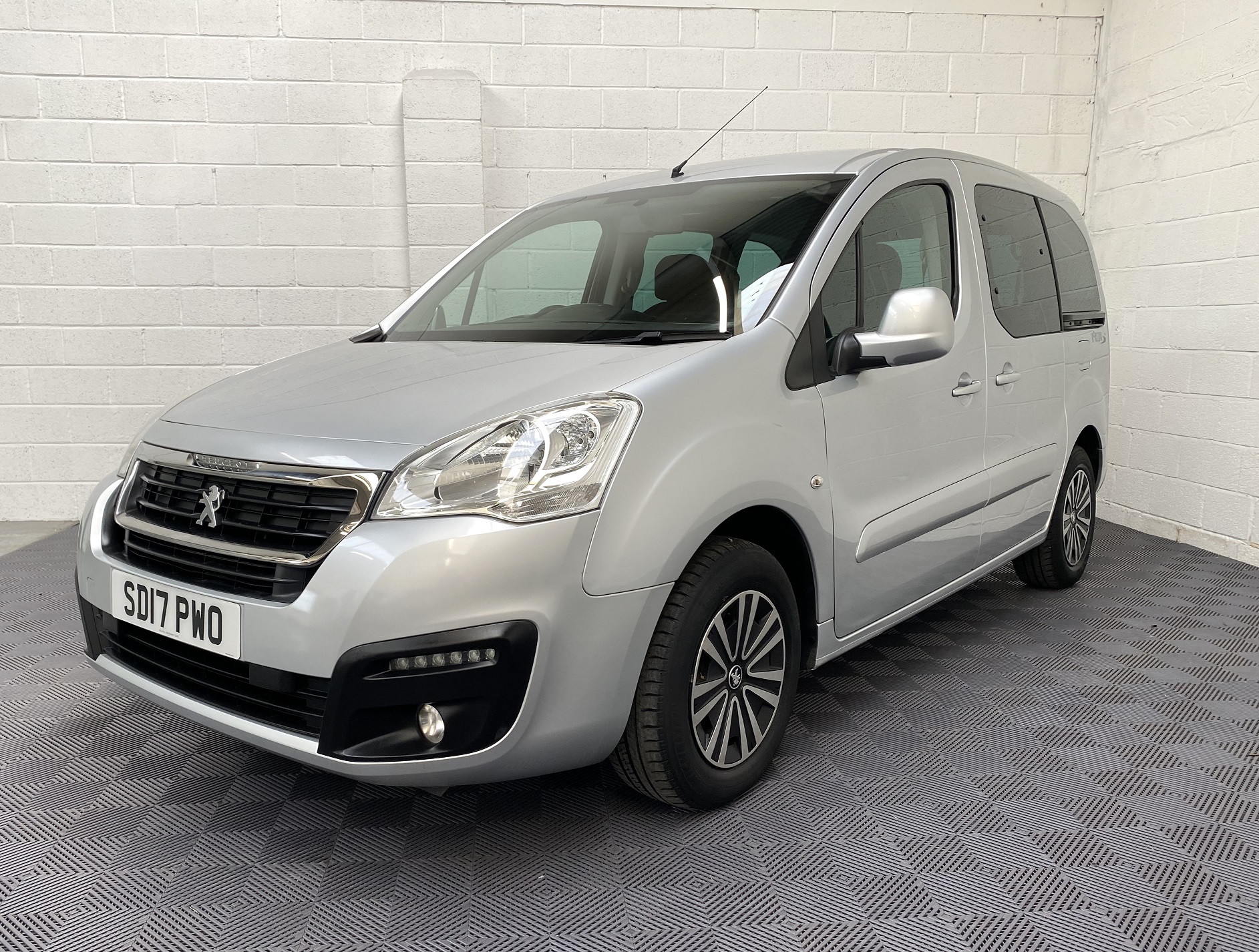Used Peugeot Partner 5 Seat WAV Cars For Sale Bristol Wheelchair Accessible Vehicles Used For Sale Somerset Devon Dorset Bath SD17 PWO 4