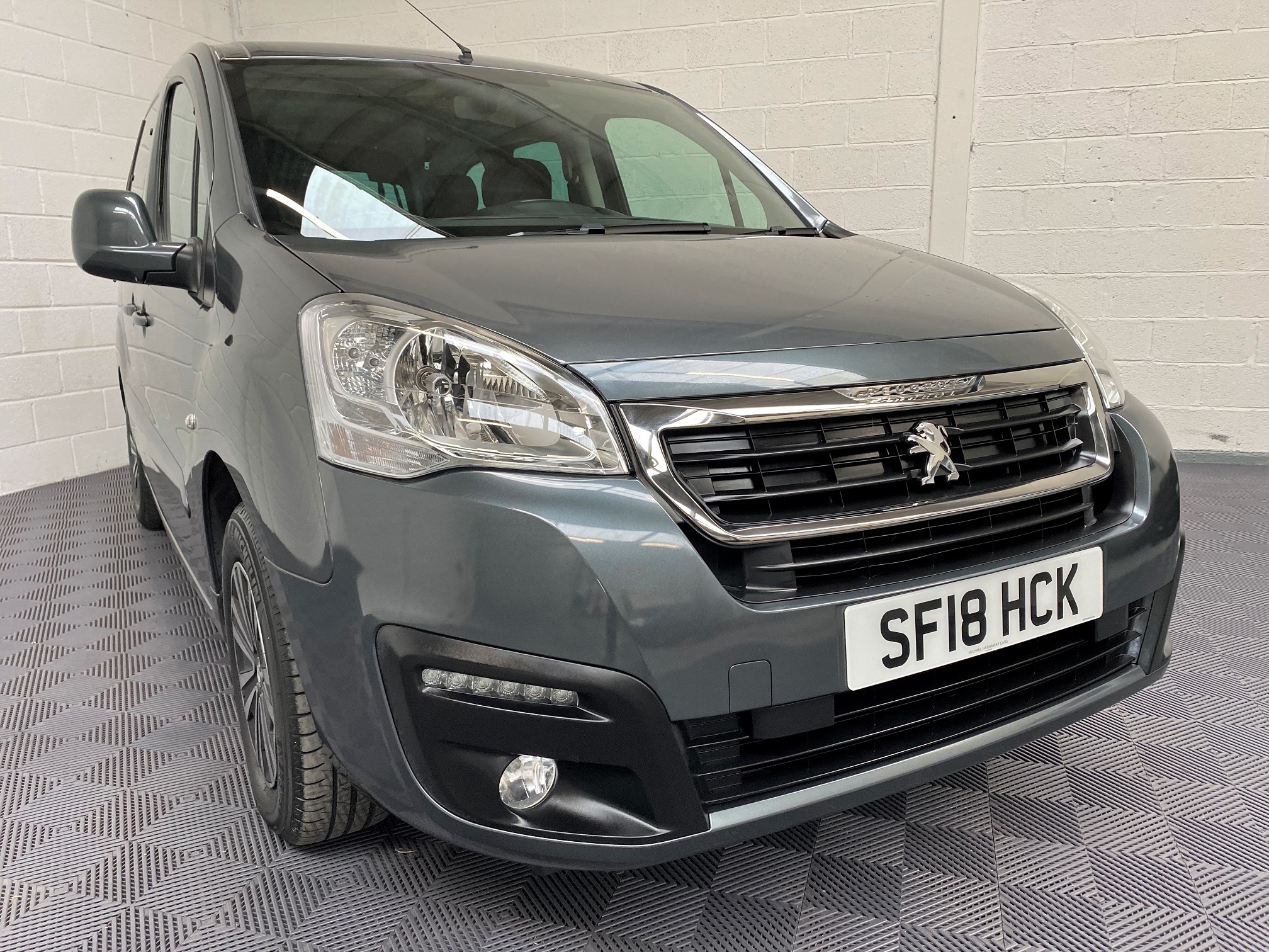 Automatic WAV Peugeot Partner SF18 HCX 11