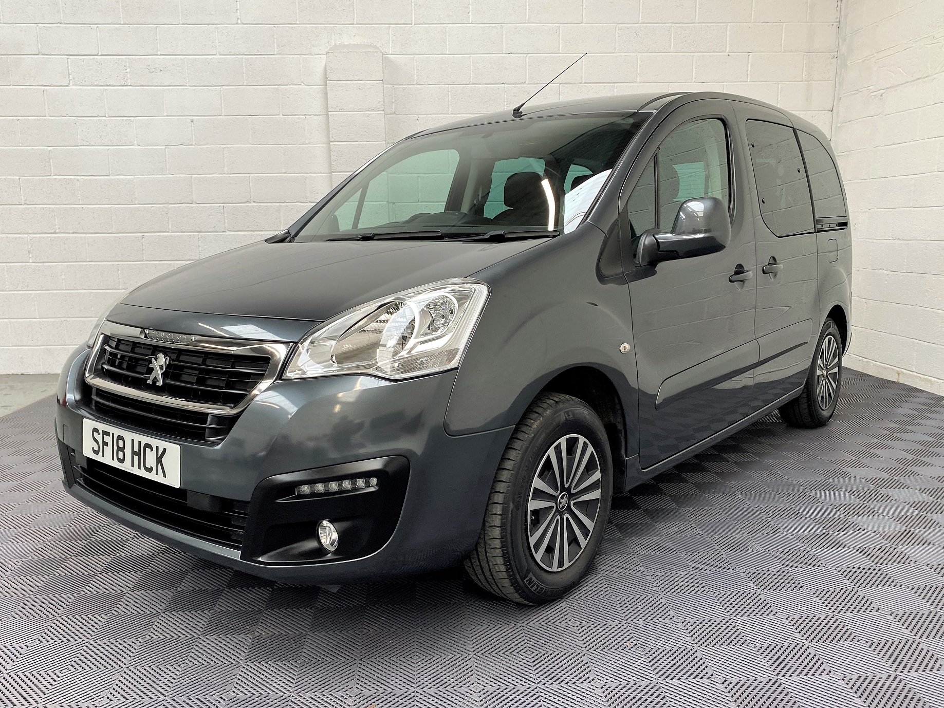 Automatic WAV Peugeot Partner SF18 HCX 13