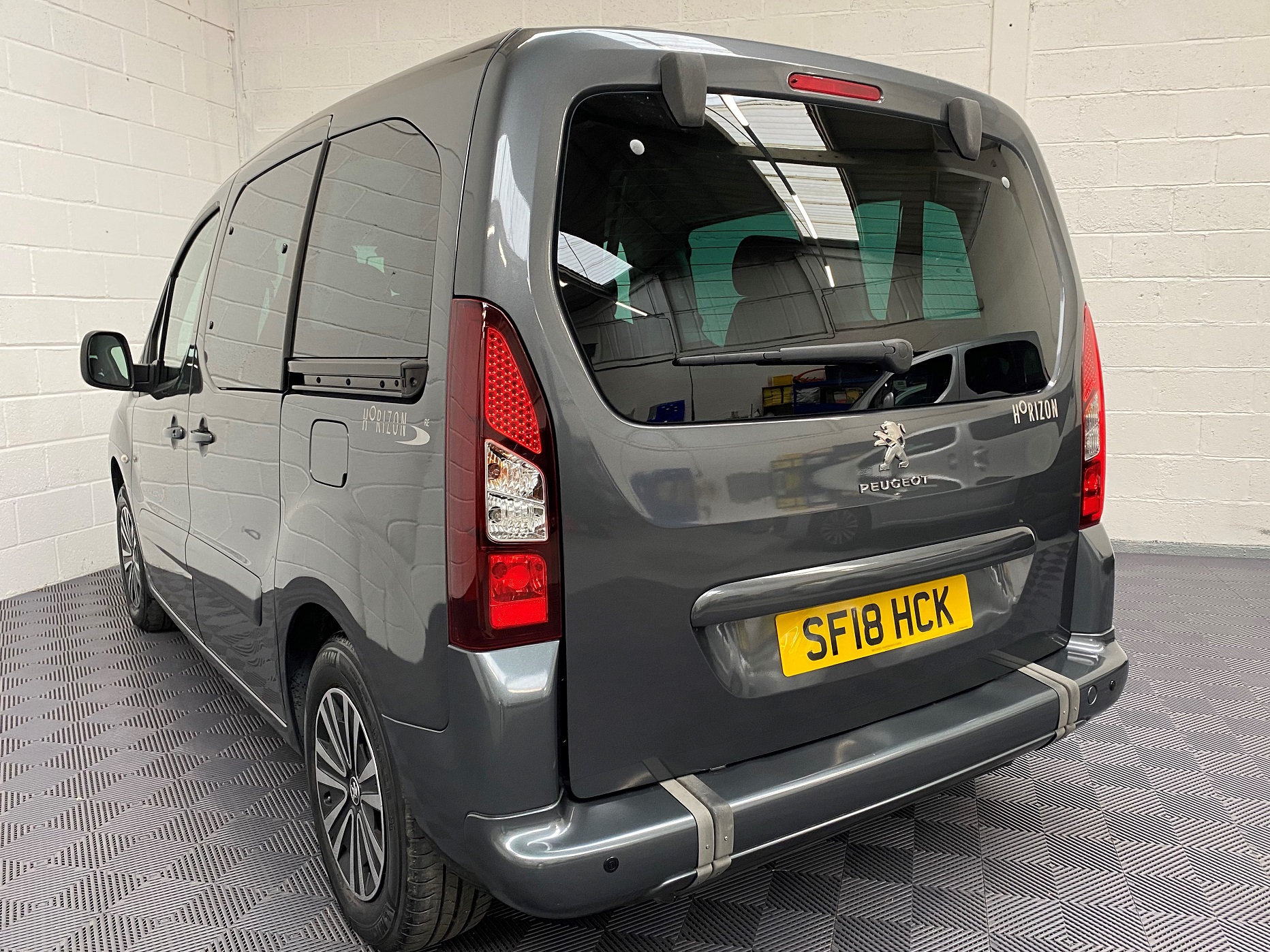 Automatic WAV Peugeot Partner SF18 HCX 16