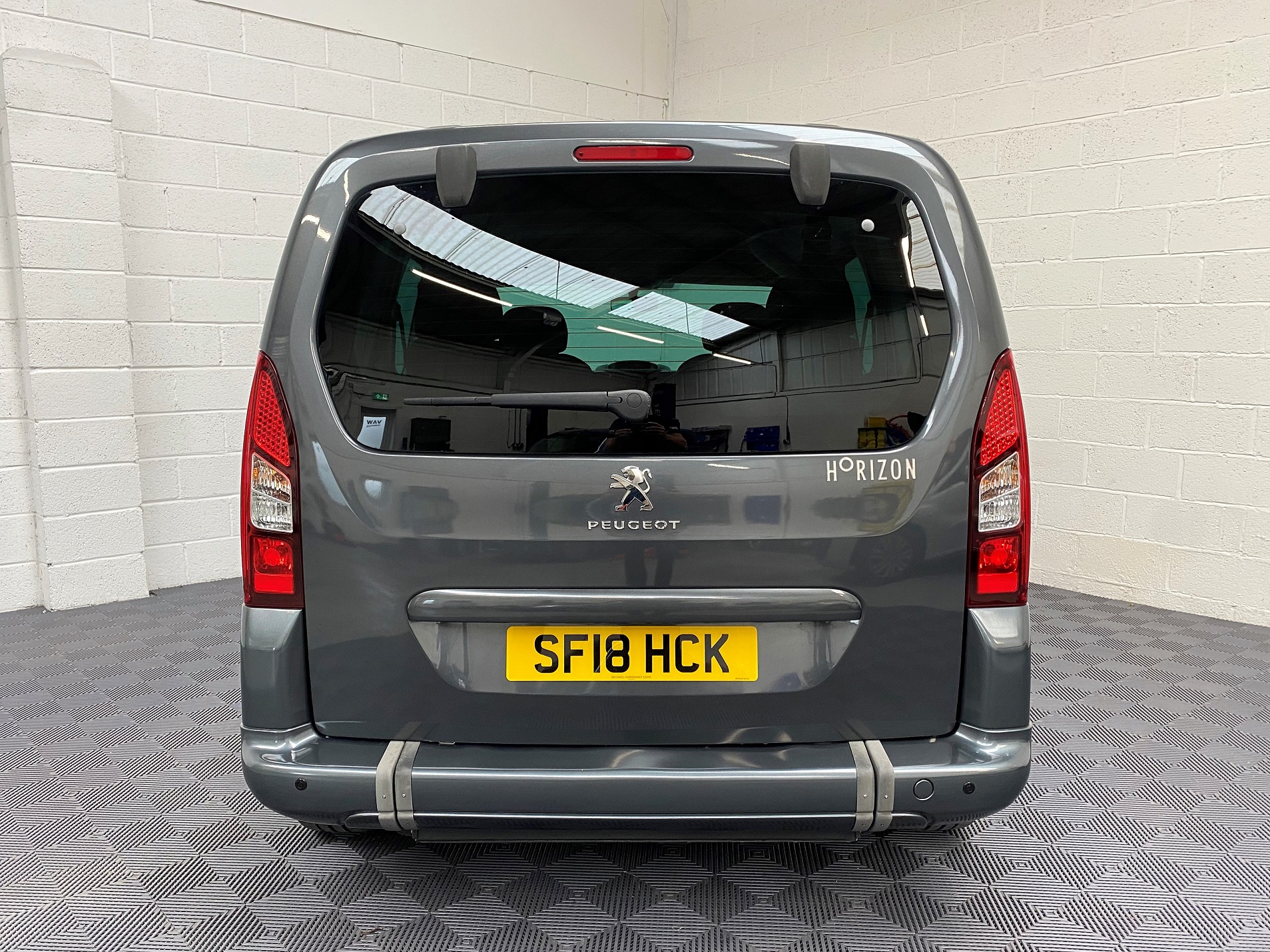 Automatic WAV Peugeot Partner SF18 HCX 17