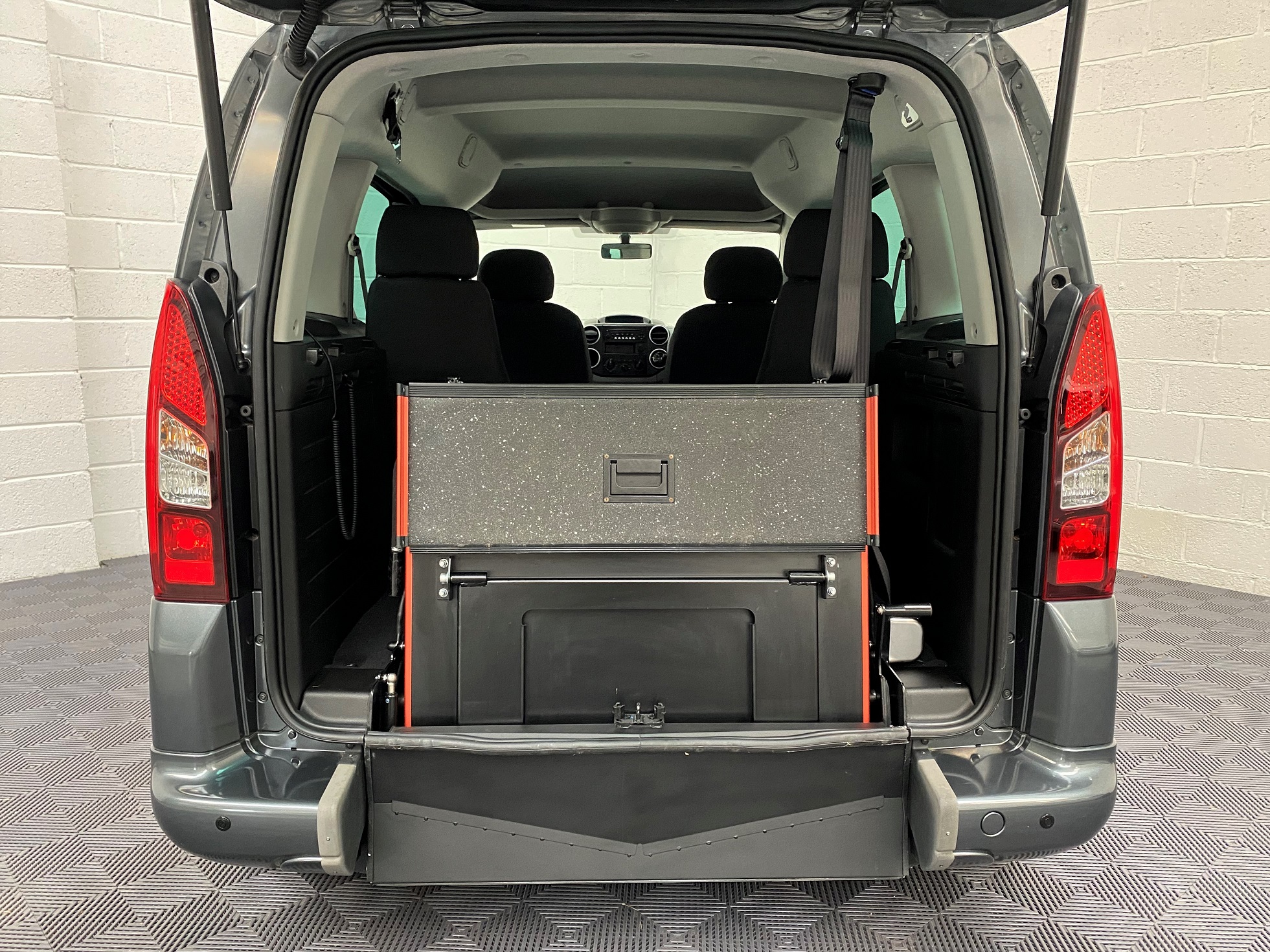 Automatic WAV Peugeot Partner SF18 HCX 19