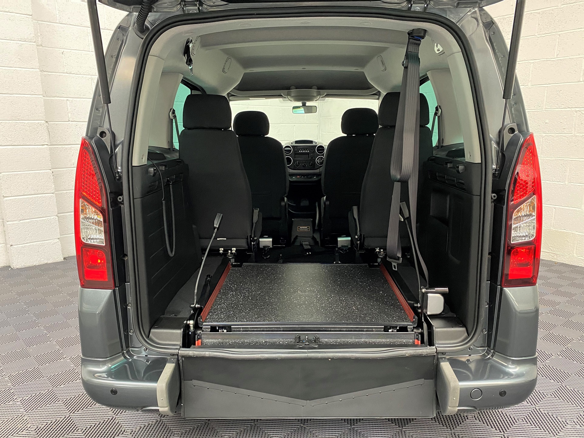 Automatic WAV Peugeot Partner SF18 HCX 2