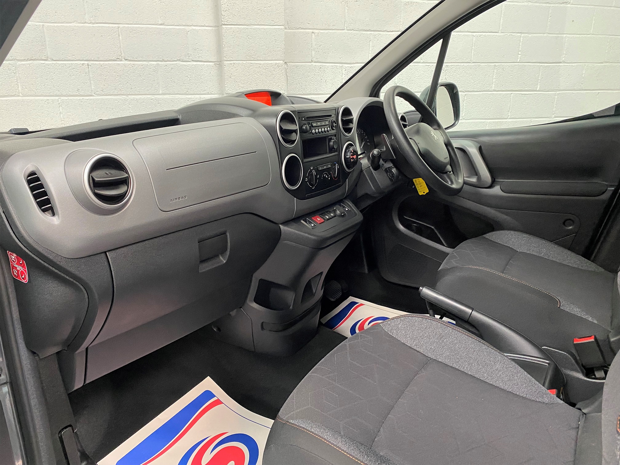 Automatic WAV Peugeot Partner SF18 HCX 4