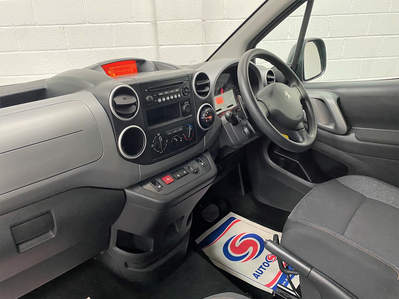 Automatic WAV Peugeot Partner SF18 HCX 5