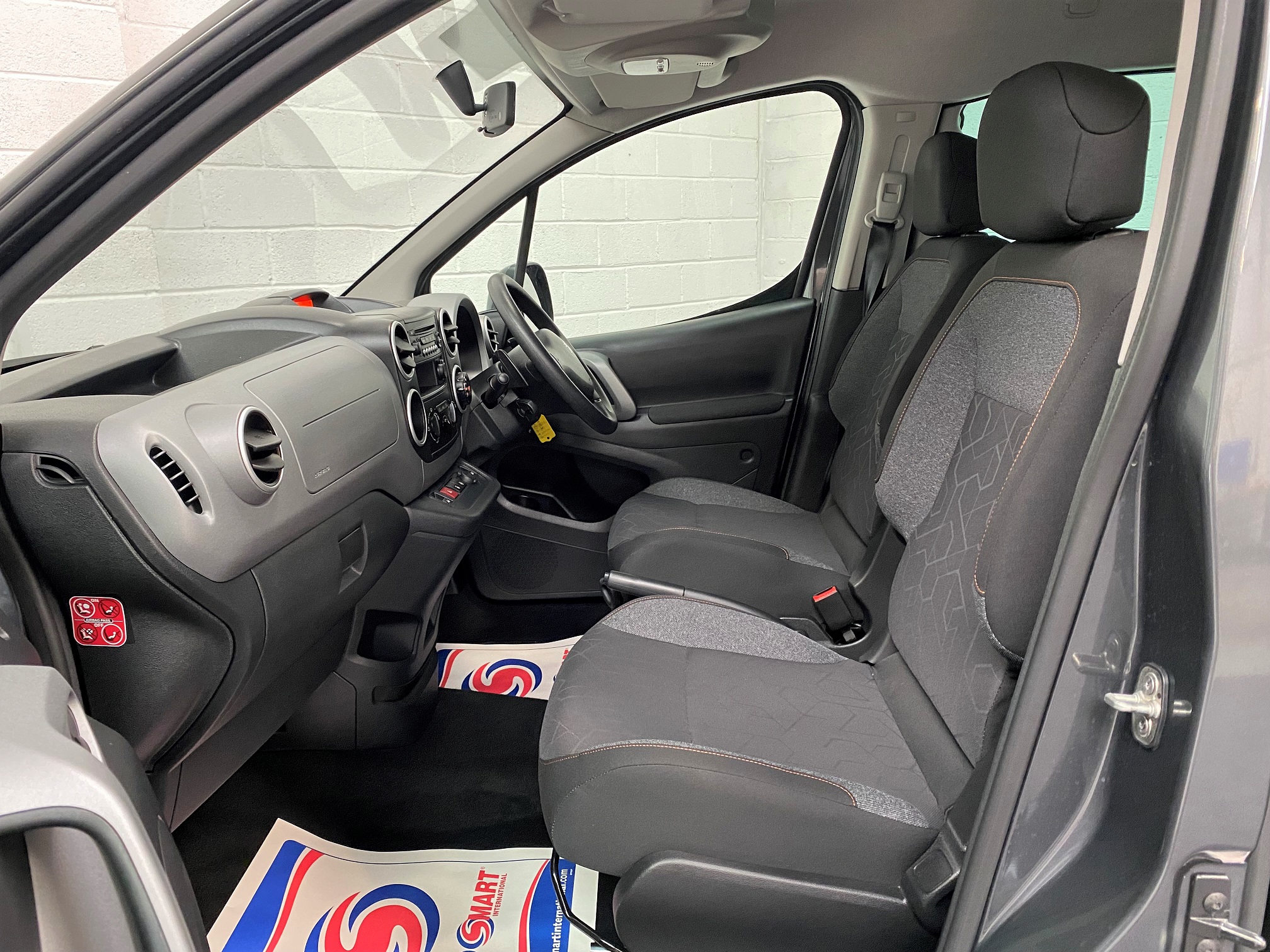 Automatic WAV Peugeot Partner SF18 HCX 6