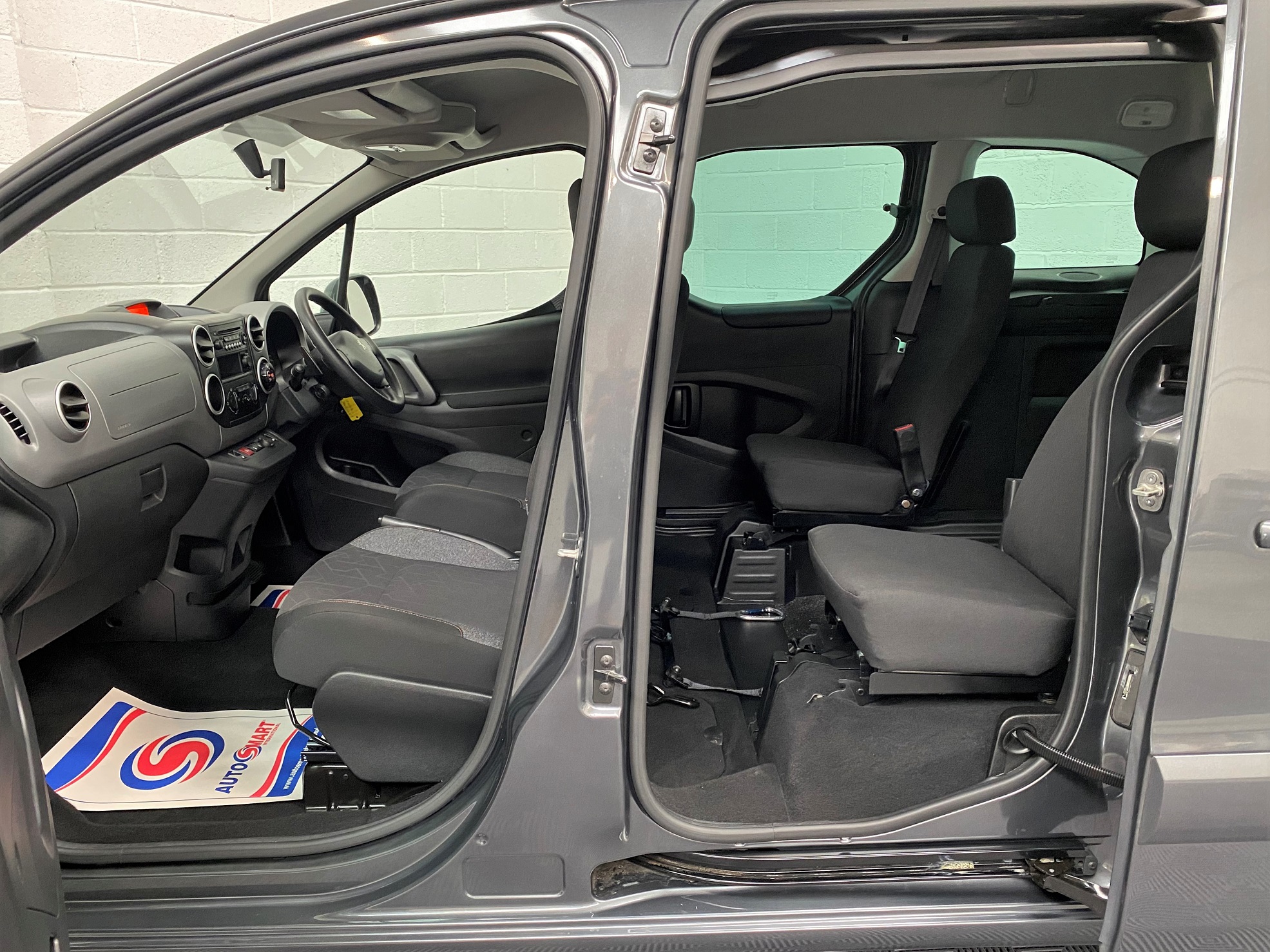 Automatic WAV Peugeot Partner SF18 HCX 7