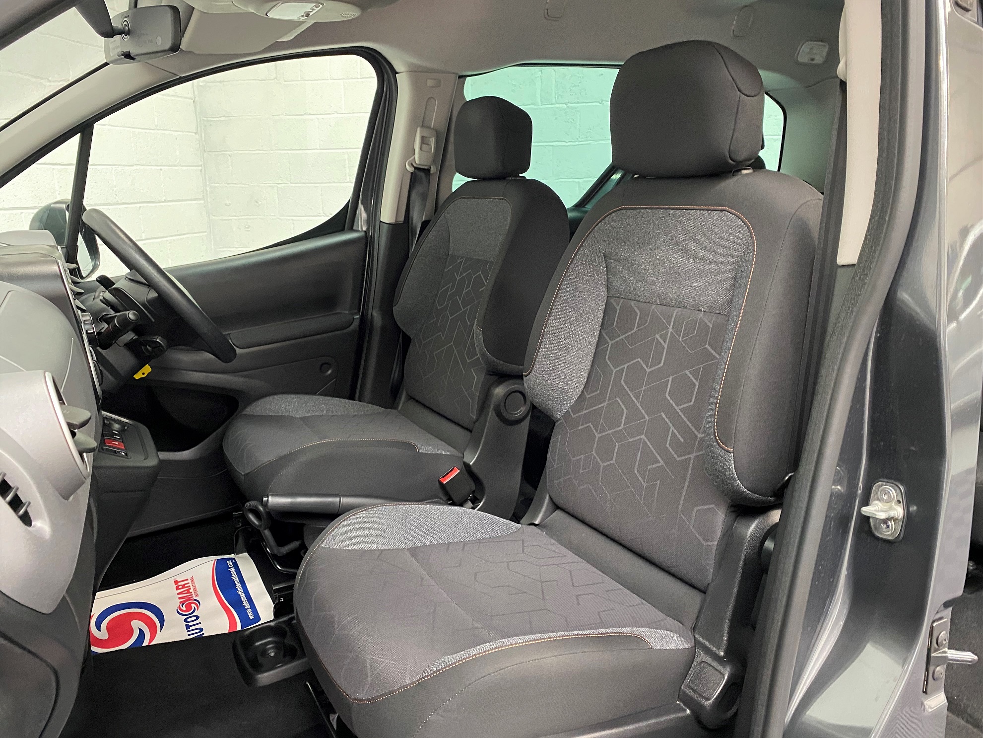 Automatic WAV Peugeot Partner SF18 HCX 9