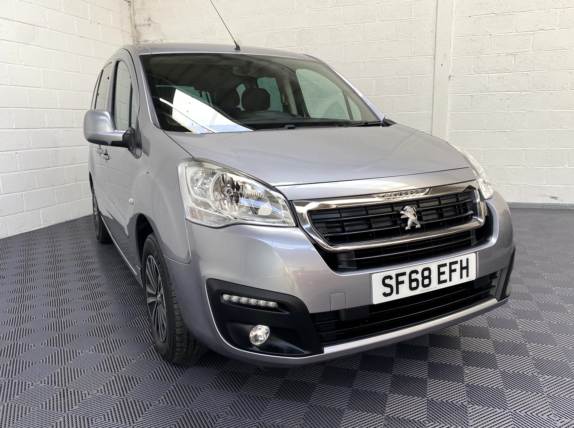 Used WAV Peugeot Peugeot Automatic Disabled Access WAV Cars For Sale Bristol Wheelchair Accessible Vehicles Used For Sale Somerset Devon Dorset Bath SF68 EFH 1