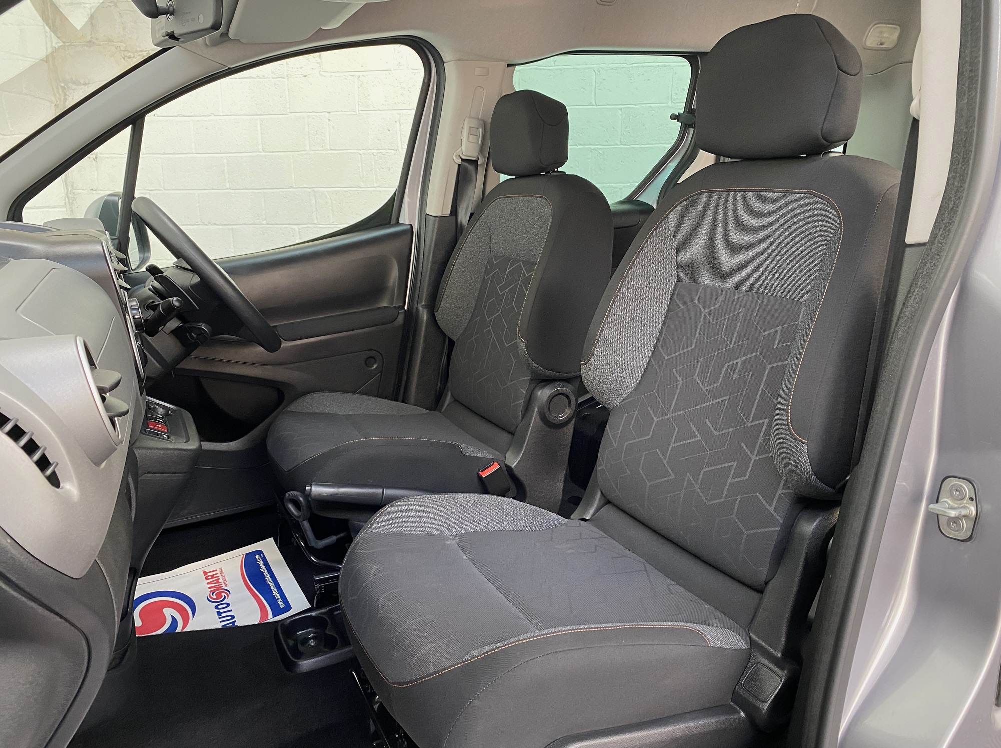 Used WAV Peugeot Peugeot Automatic Disabled Access WAV Cars For Sale Bristol Wheelchair Accessible Vehicles Used For Sale Somerset Devon Dorset Bath SF68 EFH 10