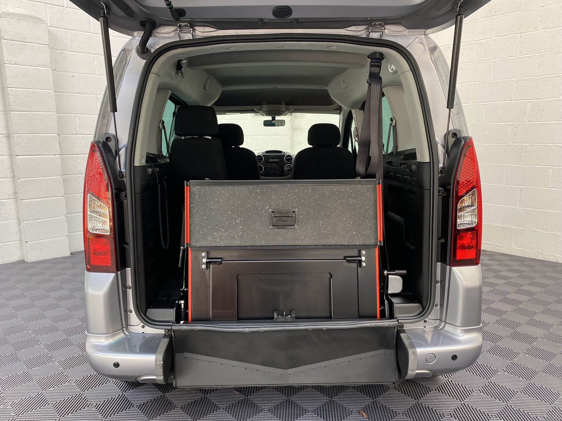 Used WAV Peugeot Peugeot Automatic Disabled Access WAV Cars For Sale Bristol Wheelchair Accessible Vehicles Used For Sale Somerset Devon Dorset Bath SF68 EFH 16