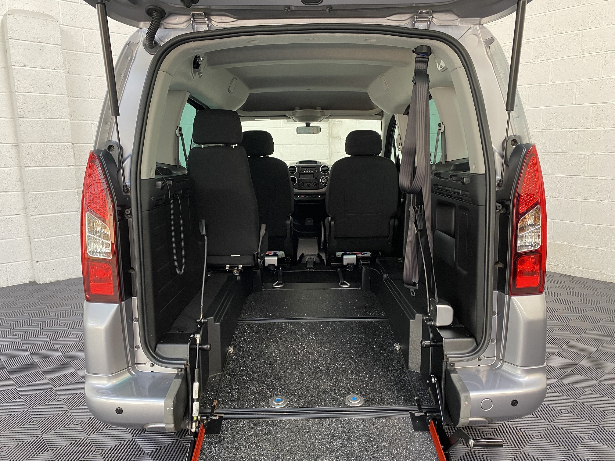 Used WAV Peugeot Peugeot Automatic Disabled Access WAV Cars For Sale Bristol Wheelchair Accessible Vehicles Used For Sale Somerset Devon Dorset Bath SF68 EFH 17