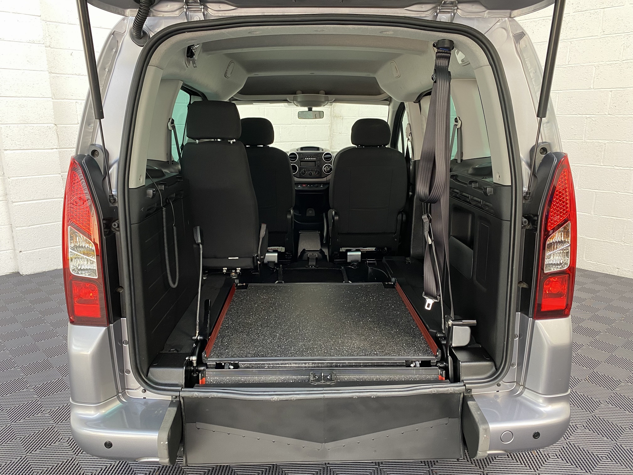 Used WAV Peugeot Peugeot Automatic Disabled Access WAV Cars For Sale Bristol Wheelchair Accessible Vehicles Used For Sale Somerset Devon Dorset Bath SF68 EFH 20