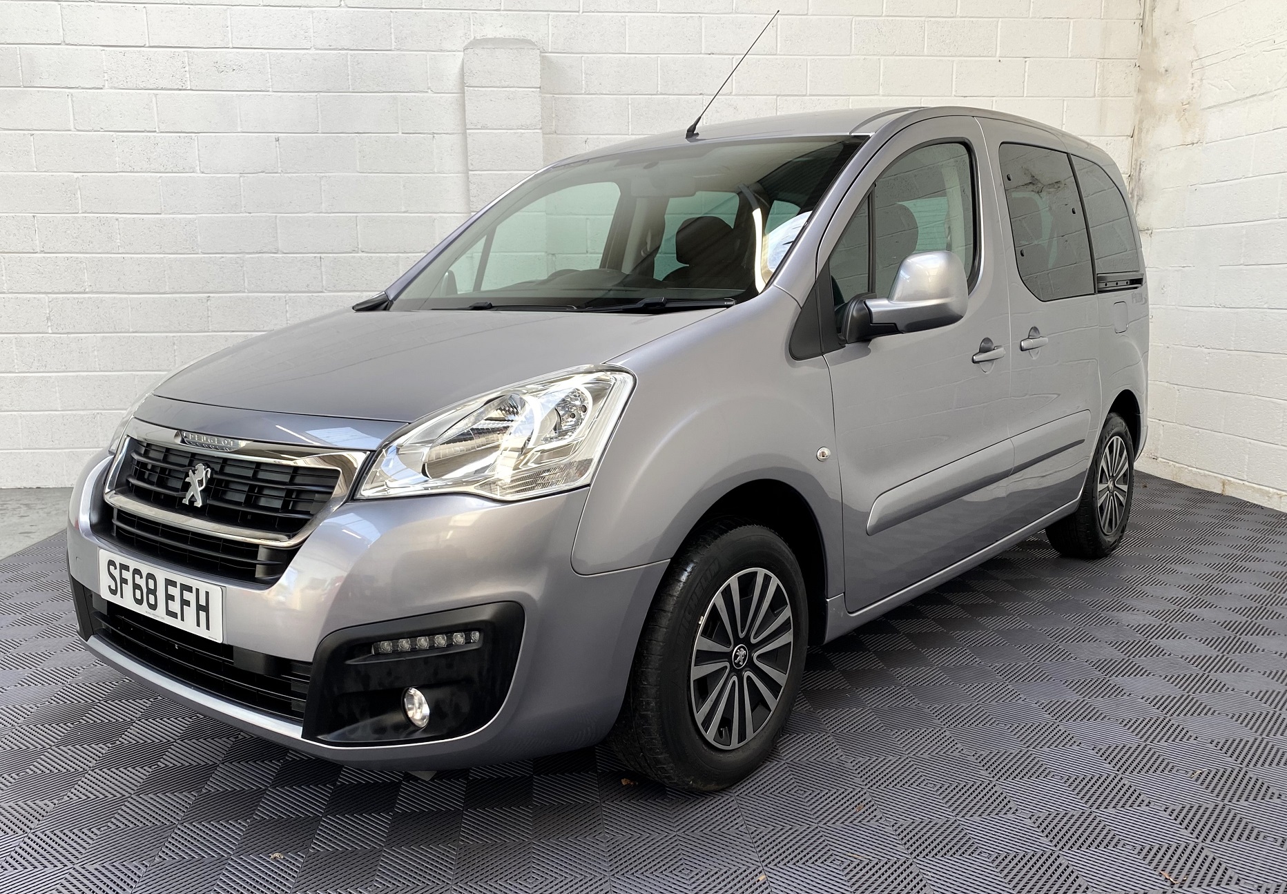 Used WAV Peugeot Peugeot Automatic Disabled Access WAV Cars For Sale Bristol Wheelchair Accessible Vehicles Used For Sale Somerset Devon Dorset Bath SF68 EFH 3