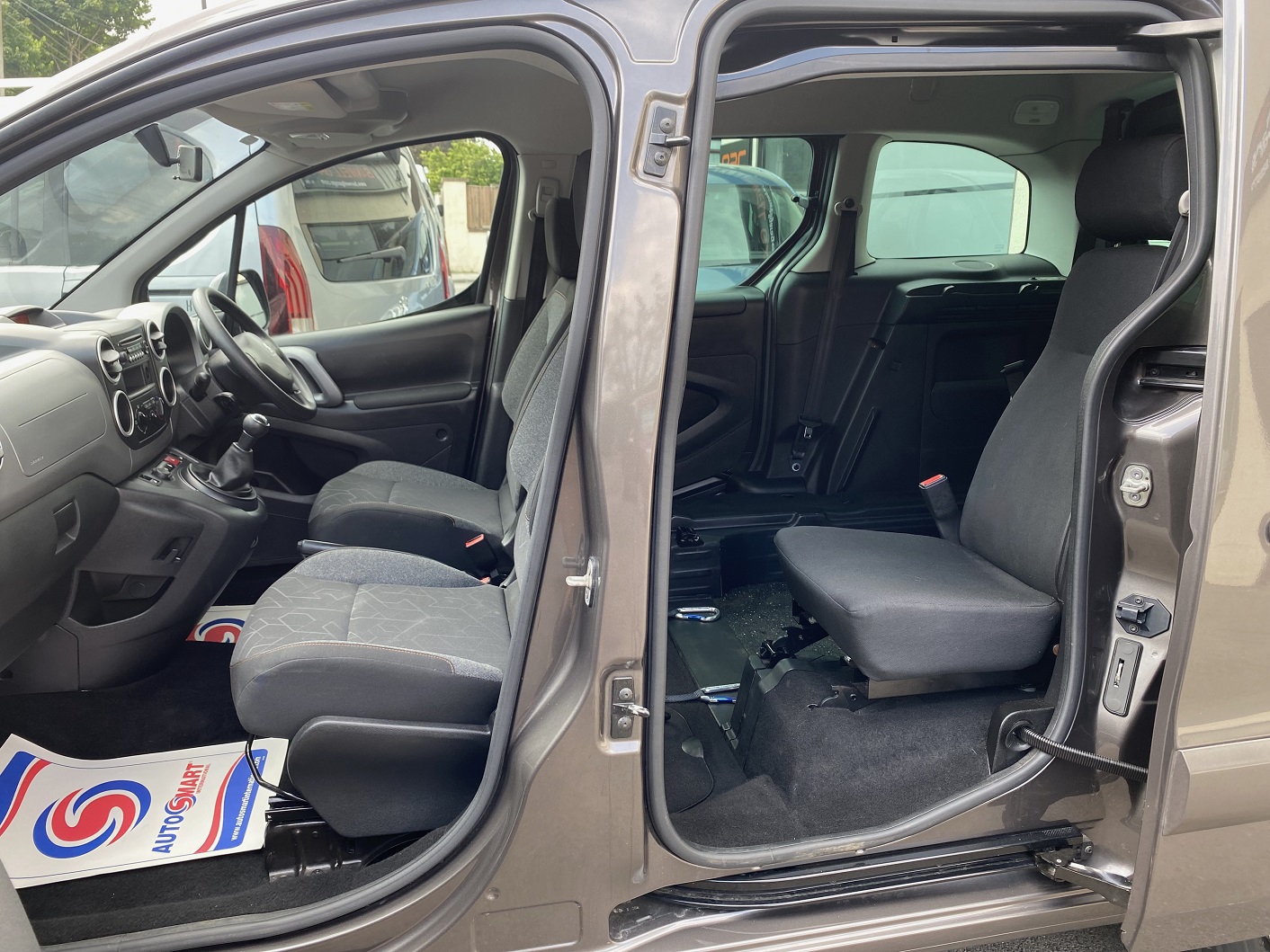 Peugeot Partner WAV Van SF68 DUU (12) Used WAV Peugeot Partner Tepee Disabled Access WAV Cars For Sale Bristol Wheelchair Accessible Vehicles Used For Sale Somerset Devon Dorset Bath SF68 DUU 12