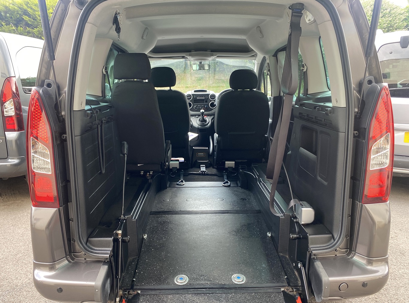 Peugeot Partner WAV Van SF68 DUU (8) Used WAV Peugeot Partner Tepee Disabled Access WAV Cars For Sale Bristol Wheelchair Accessible Vehicles Used For Sale Somerset Devon Dorset Bath SF68 DUU 8