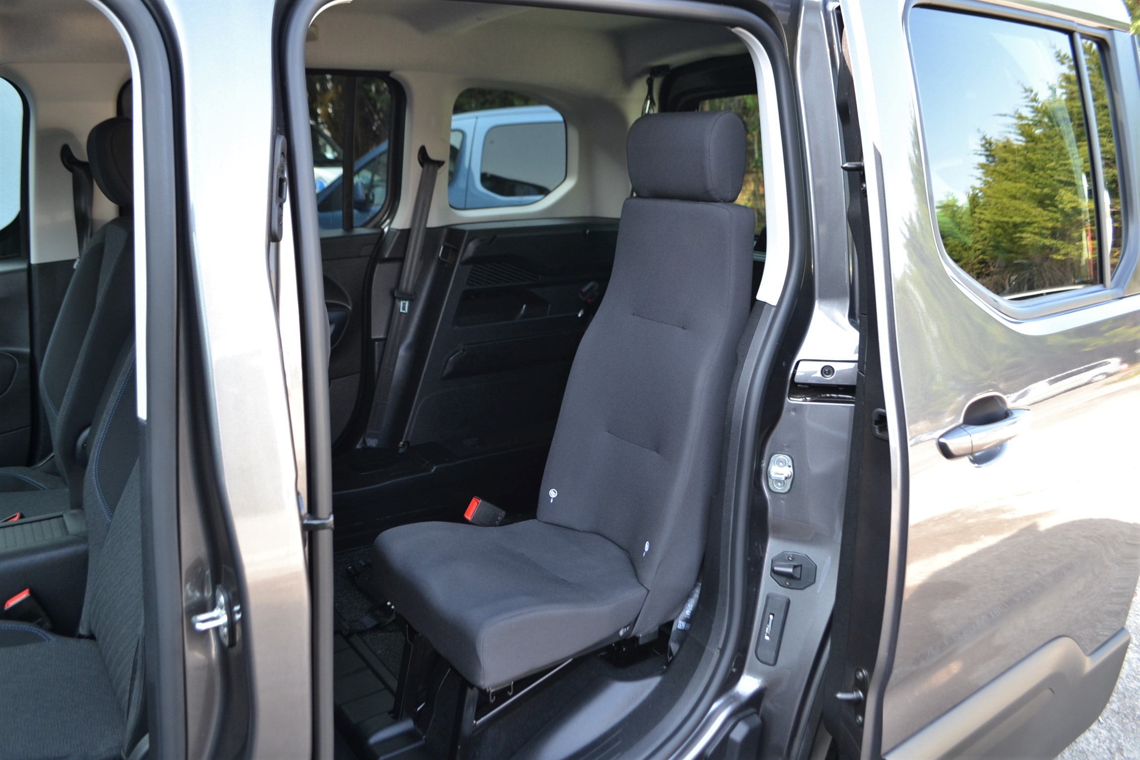 Used WAV Cars For Sale Bristol Wheelchair Accessible Vehicles Used For Sale Somerset Devon Dorset Bath Peugeot Rifter SF70 MGO 13