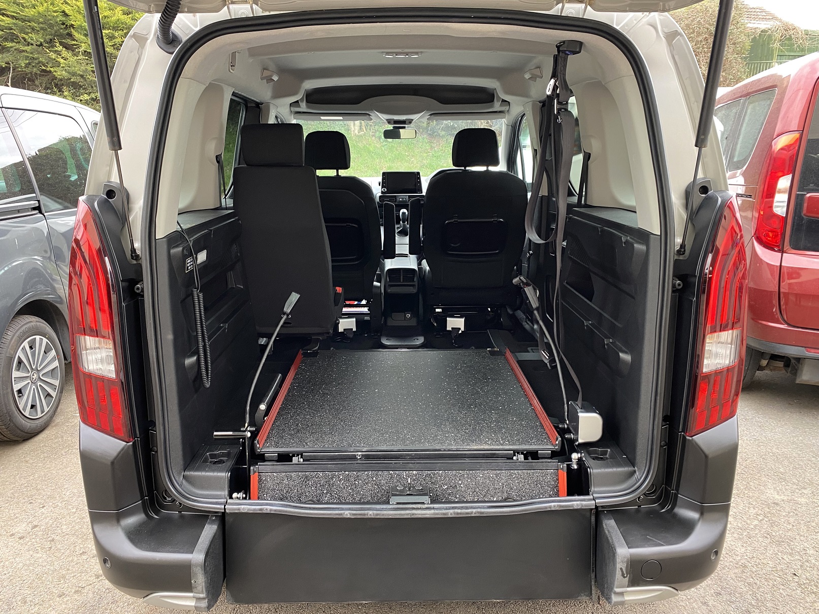 Peugeot Rifter Wheelchair Accessible SF20 HHD (10) Used WAV Peugeot Rifter 3 Seat Disabled Access WAV Cars For Sale Bristol Wheelchair Accessible Vehicles Used For Sale Somerset Devon Dorset Bath SF20 HHD 10