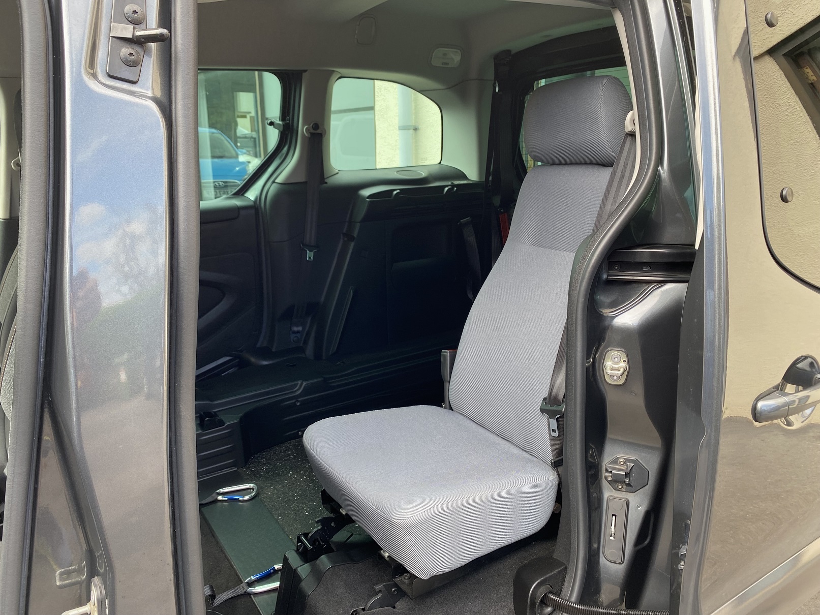 Used WAV Peugeot Partner Disabled Access WAV Cars For Sale Bristol Wheelchair Accessible Vehicles Used For Sale Somerset Devon Dorset Bath SF67 BYN 17