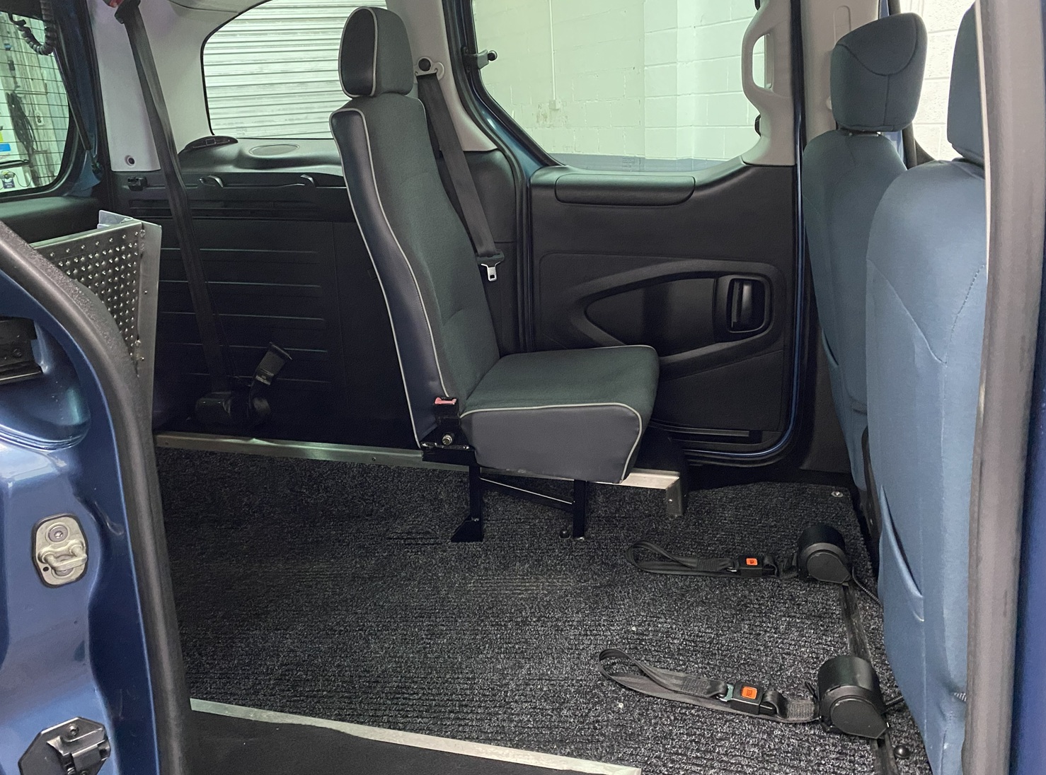 Citroen Berlingo - Interior Wheelchair Space and single rear seat. NK68 BEU