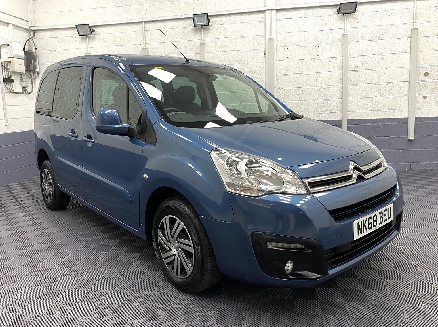 2018 Citroen Berlingo Blue - Front three quarter view. NK68 BEU