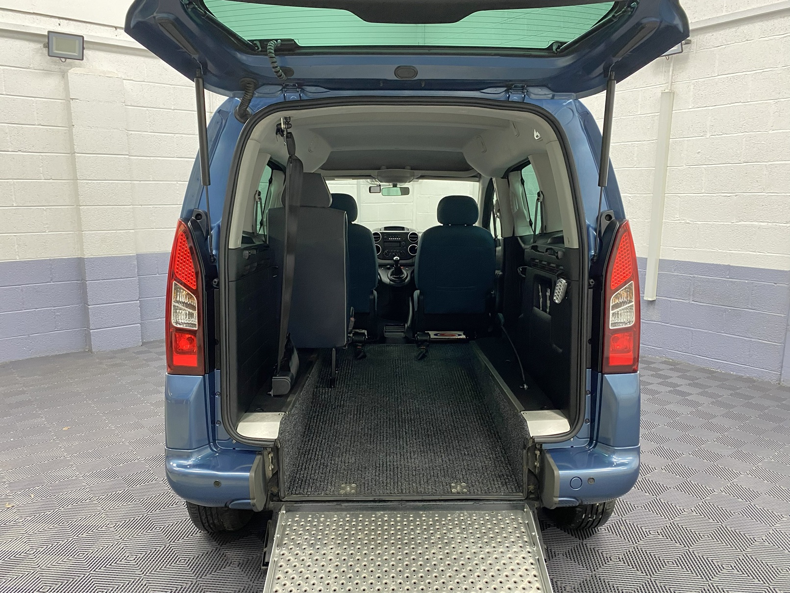 Citroen Berlingo wheelchair accessible - interior wheelchair space. NK68 BEU
