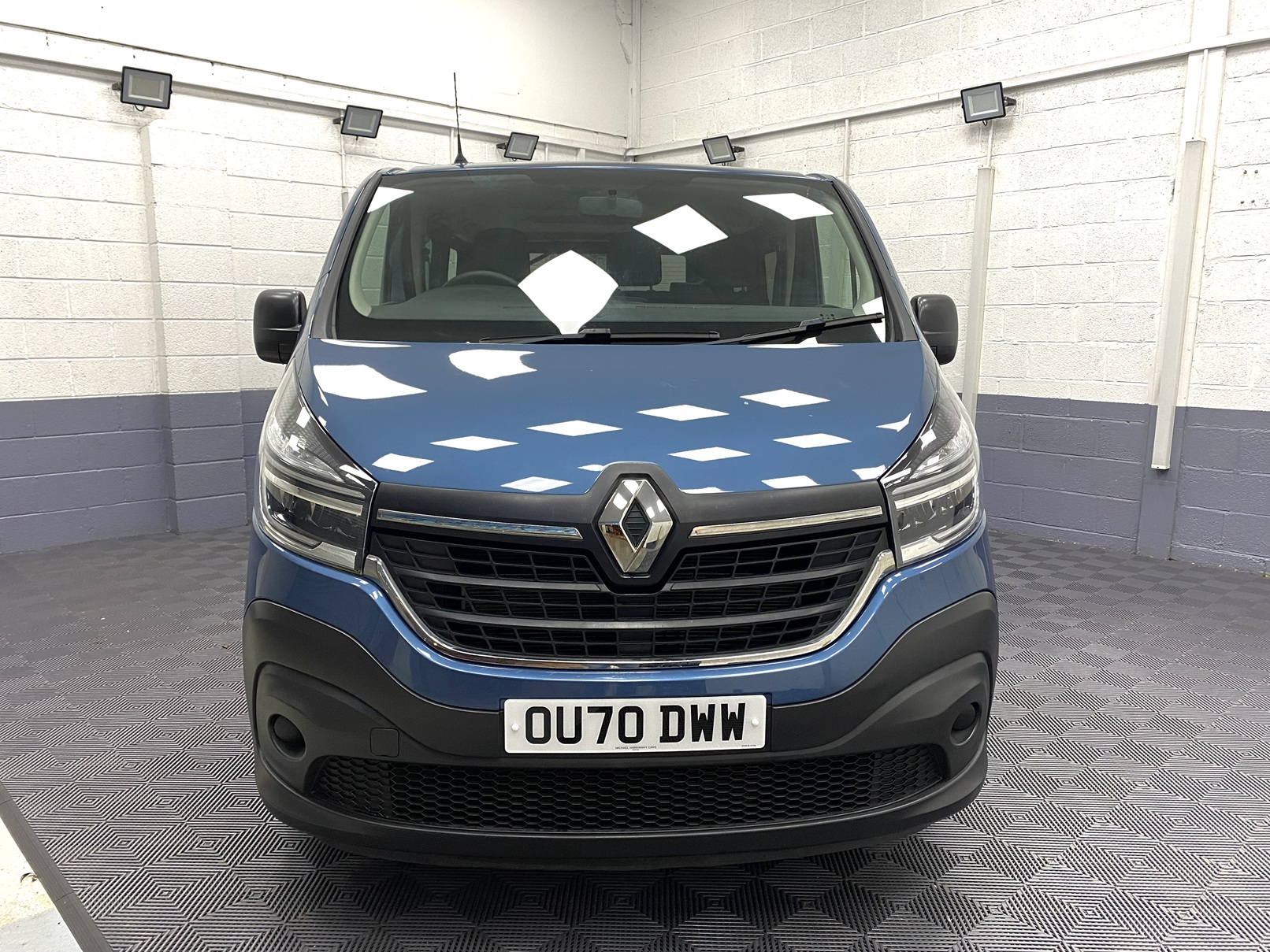 A used Renault Trafic SL28 Business wheelchair accessible vehicle WAV. OU70 DWW 3