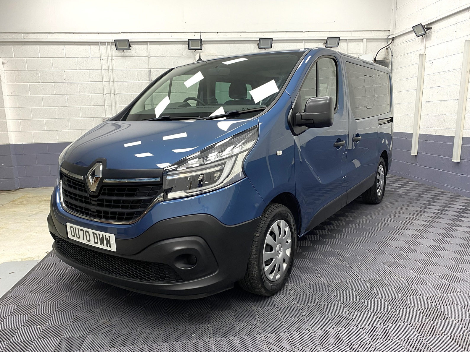 A used Renault Trafic SL28 Business wheelchair accessible vehicle WAV. OU70 DWW 4