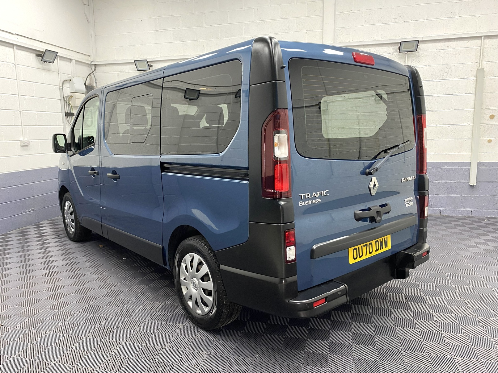 A used Renault Trafic SL28 Business wheelchair accessible vehicle WAV. OU70 DWW 5