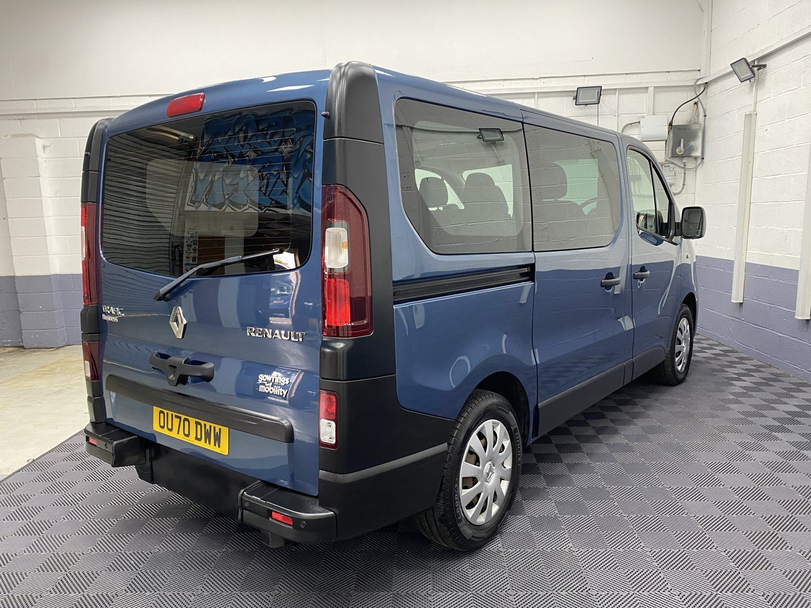 A used Renault Trafic SL28 Business wheelchair accessible vehicle WAV. OU70 DWW 7
