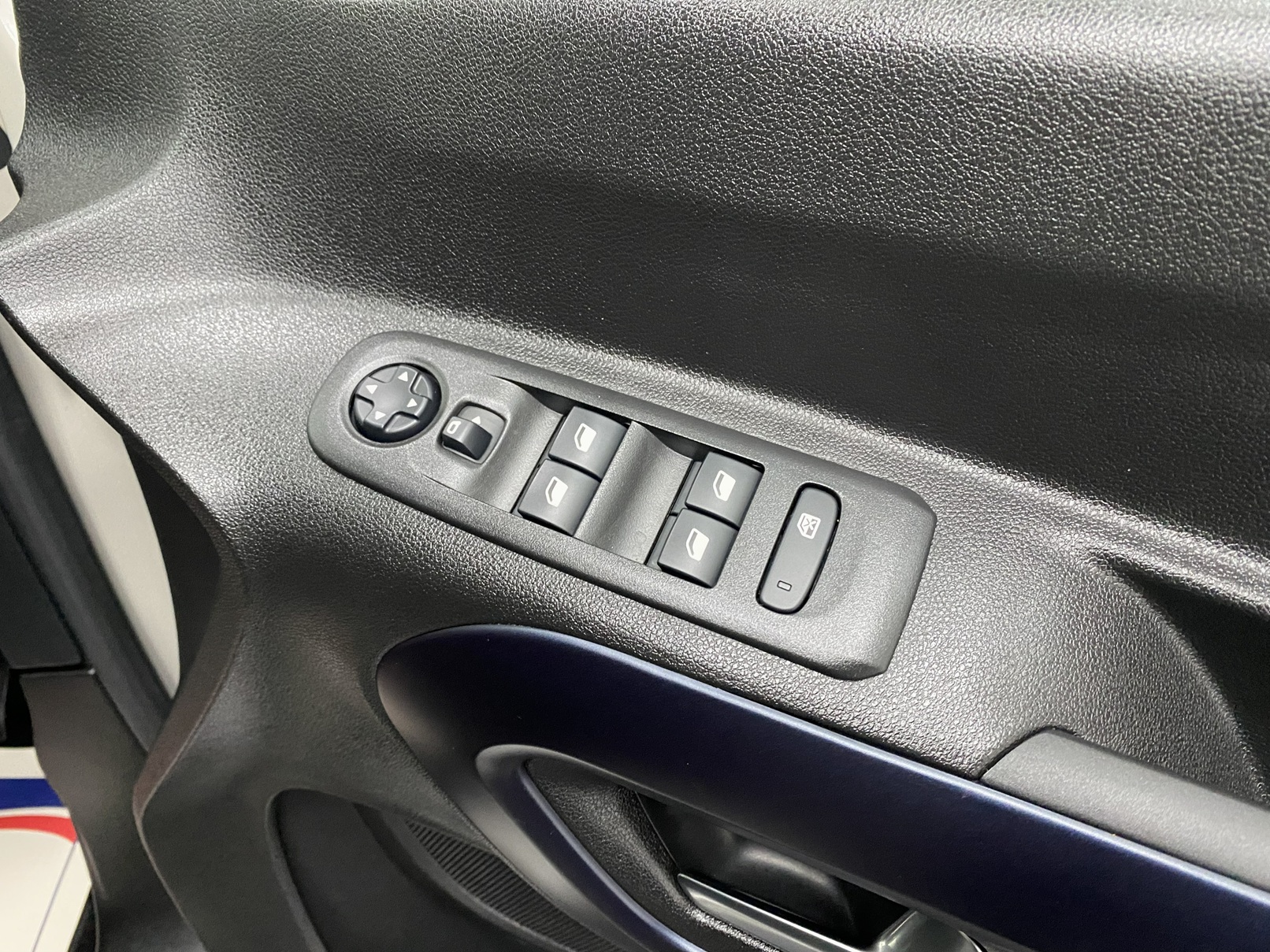 2020 Peugeot Rifter electric window and electric mirrors adjustment controls. SF70 KNX